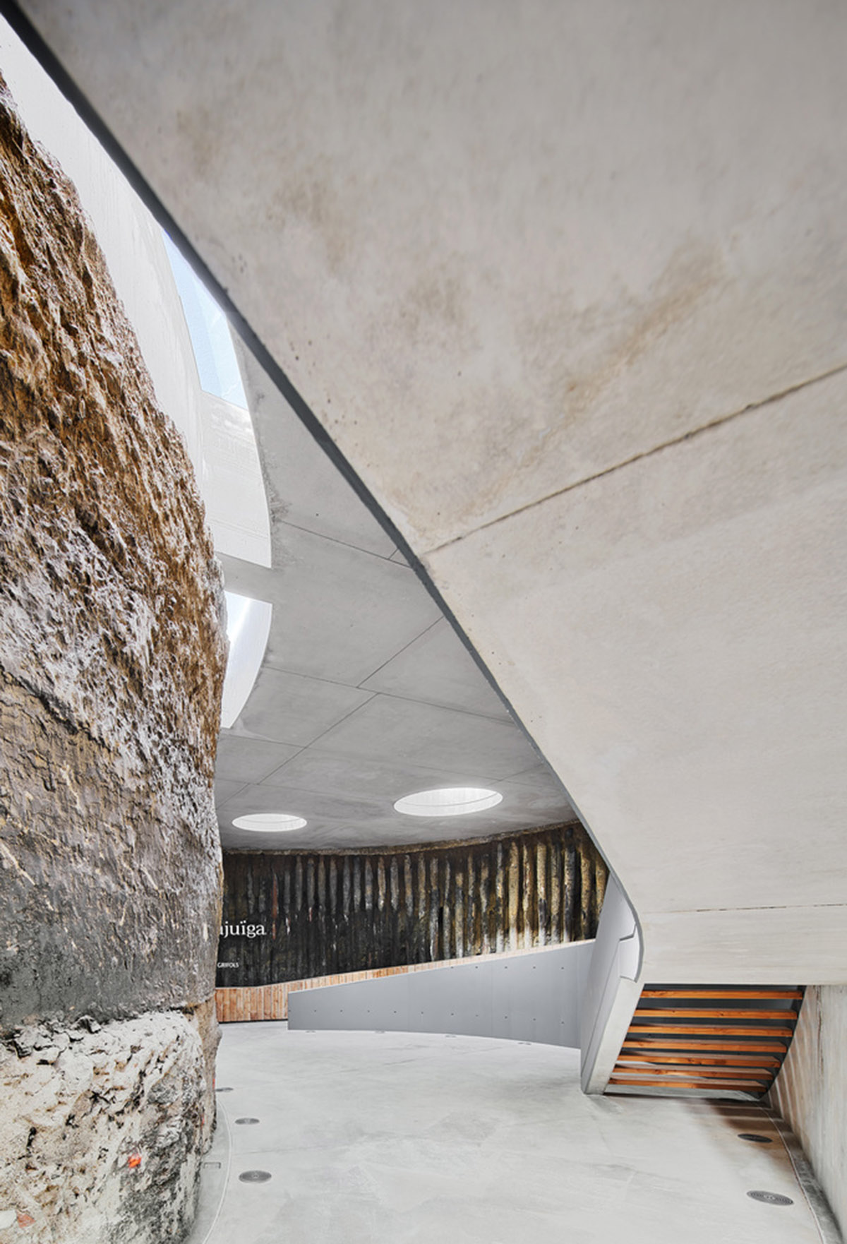 Aigua de Vilaju&iuml;ga restored with vaulted bricks and exposed concrete bringing light into the space