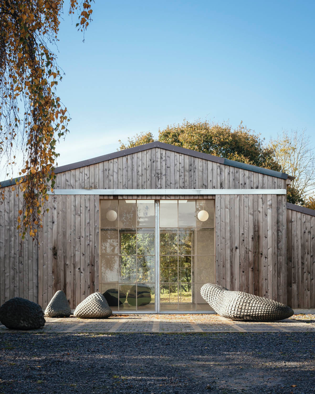 Thomas Randall-Page converts agricultural barn into an art studio in rural Devon