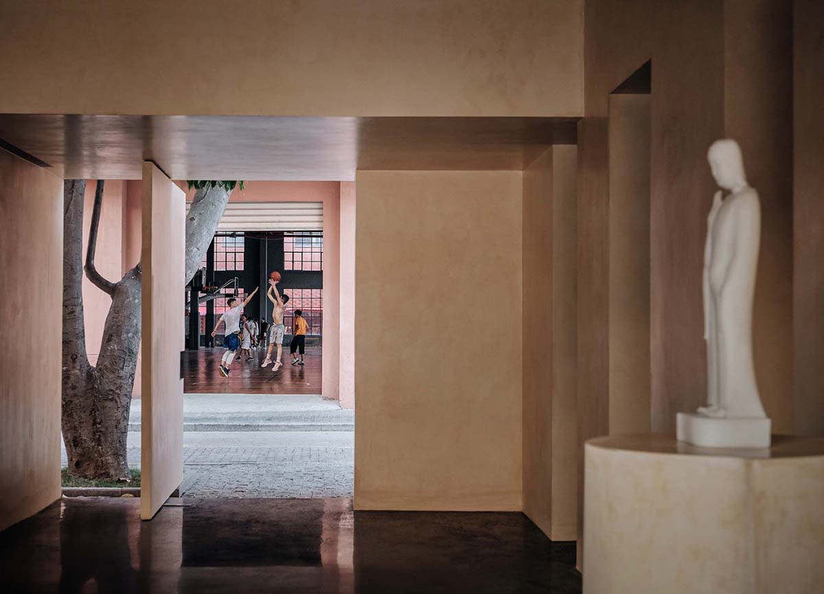 Ladder-Like sandalwood yellow volumes form Buddha artist's exhibition space and studio in China