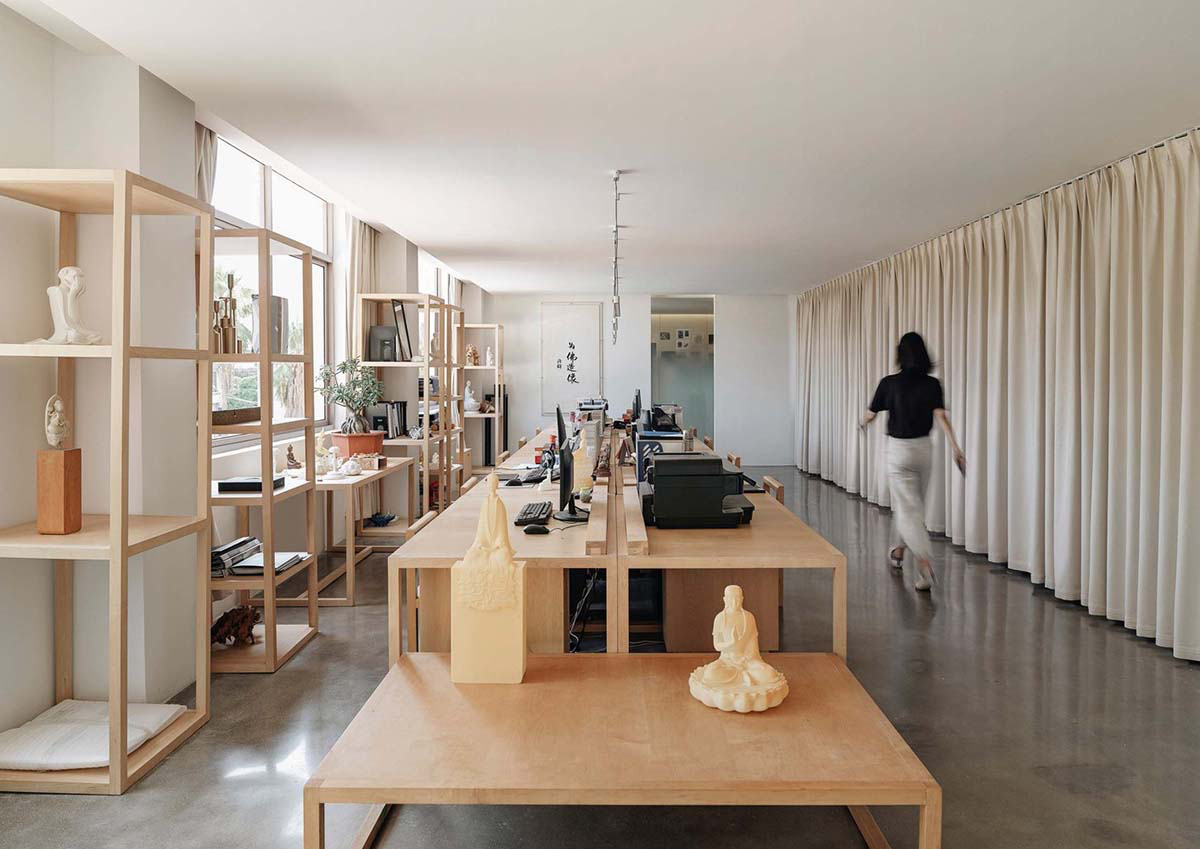 Ladder-Like sandalwood yellow volumes form Buddha artist's exhibition space and studio in China