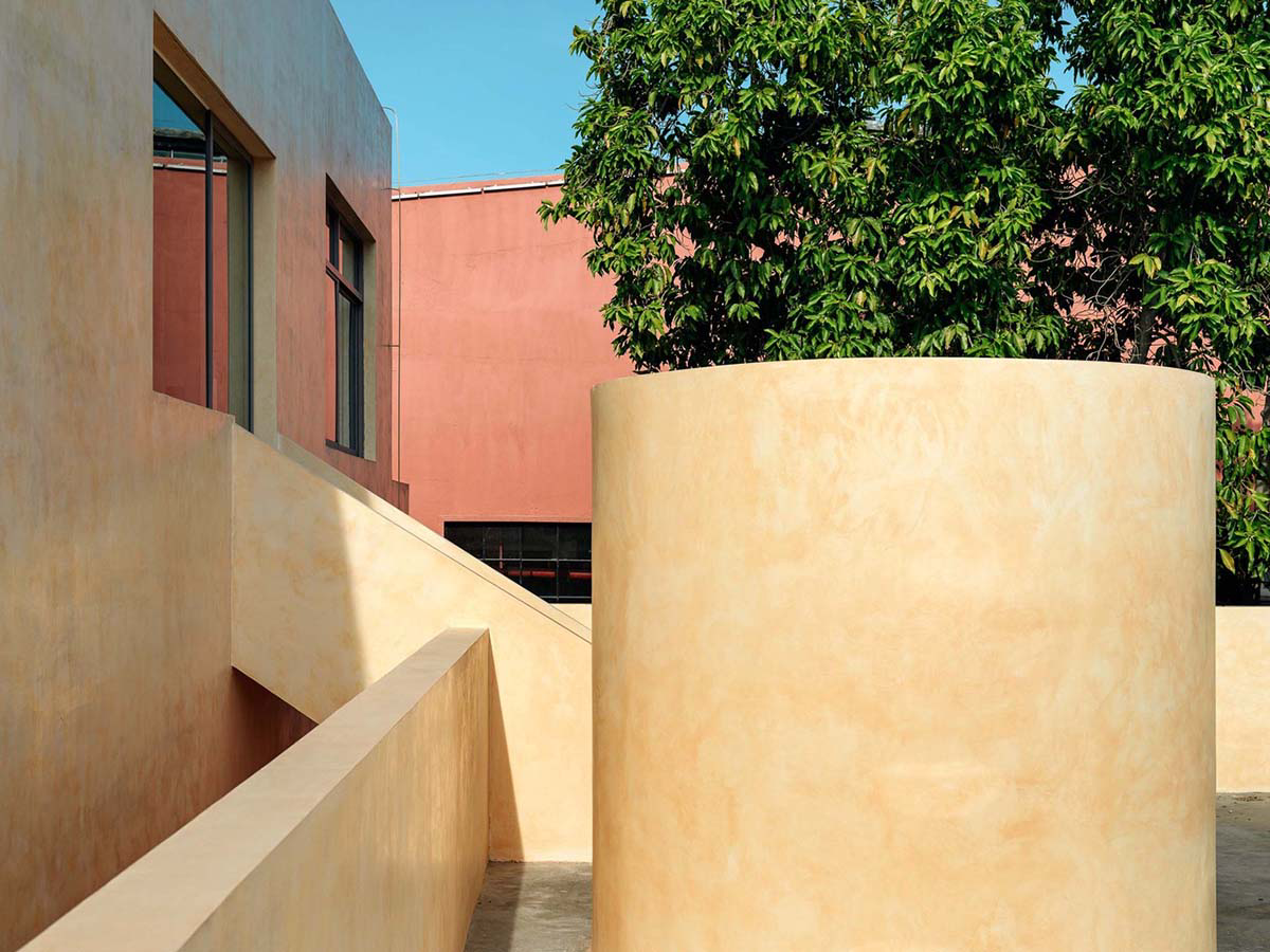 Ladder-Like sandalwood yellow volumes form Buddha artist's exhibition space and studio in China