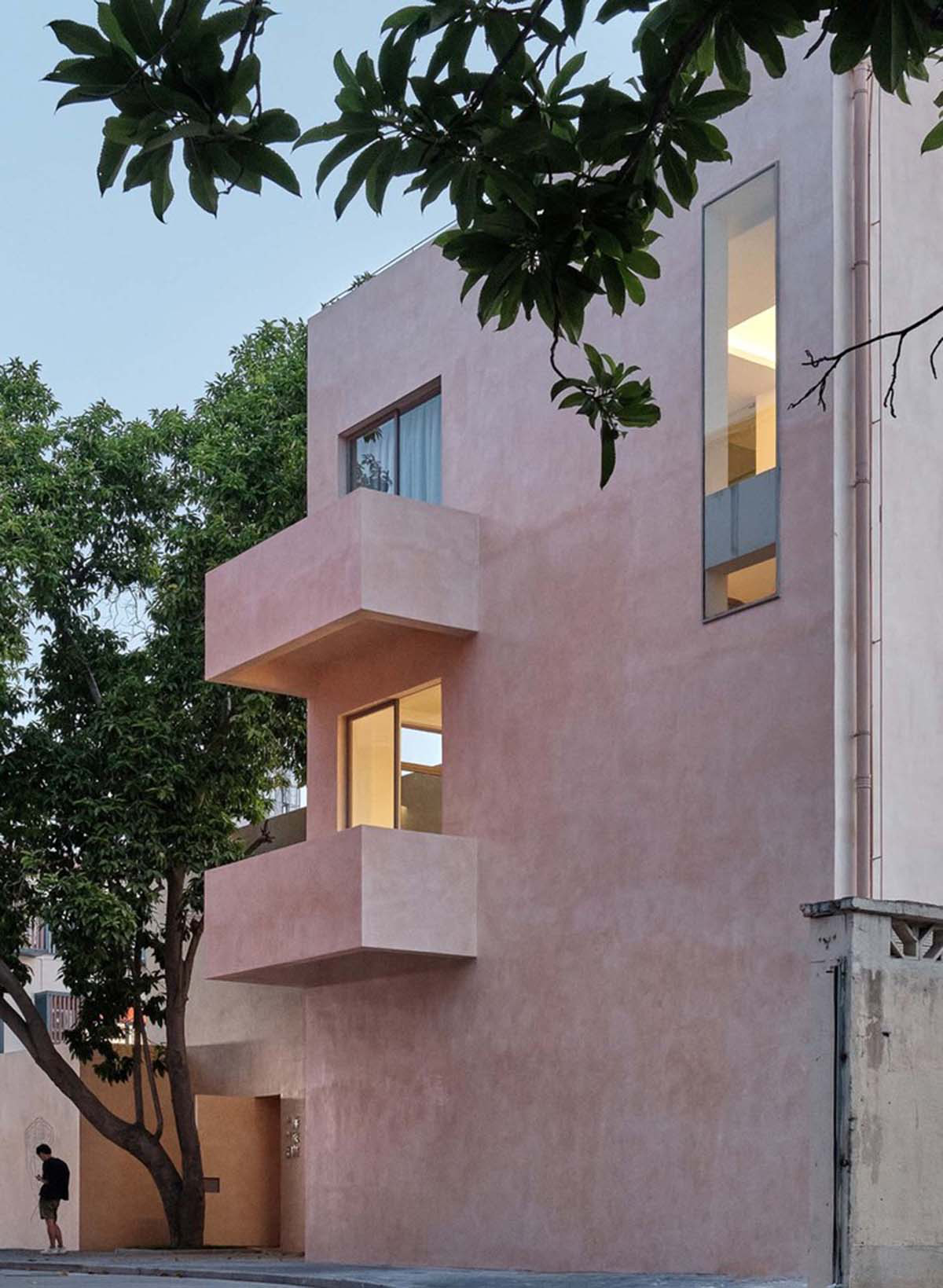 Ladder-Like sandalwood yellow volumes form Buddha artist's exhibition space and studio in China