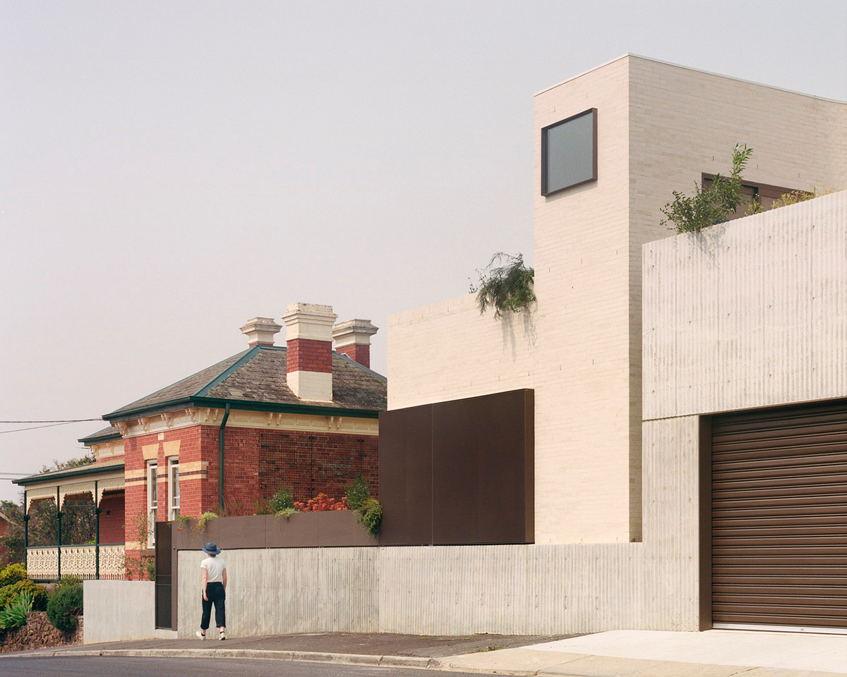 Studio Bright extends Ruckers Hill House with inverted Roman aqueduct in Northcote