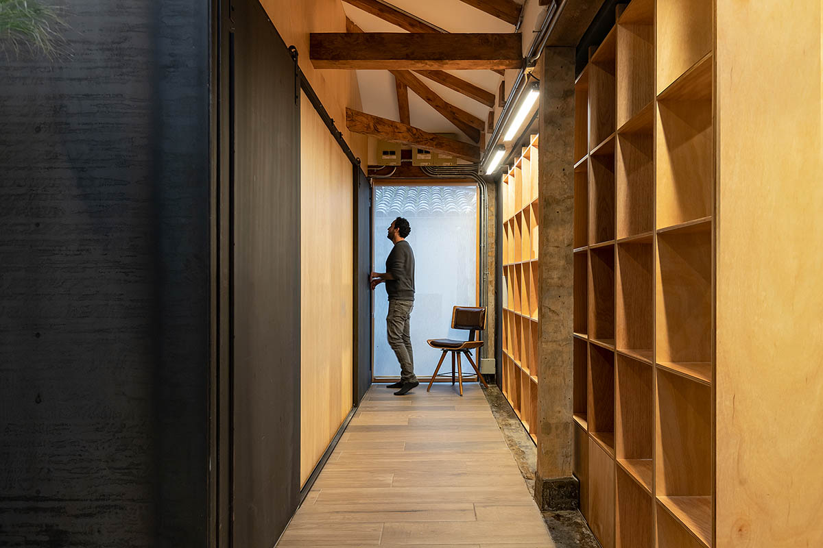 RAMA estudio built glazed retreat that sits on slope with minimal touch overlooking valley in Ecuador