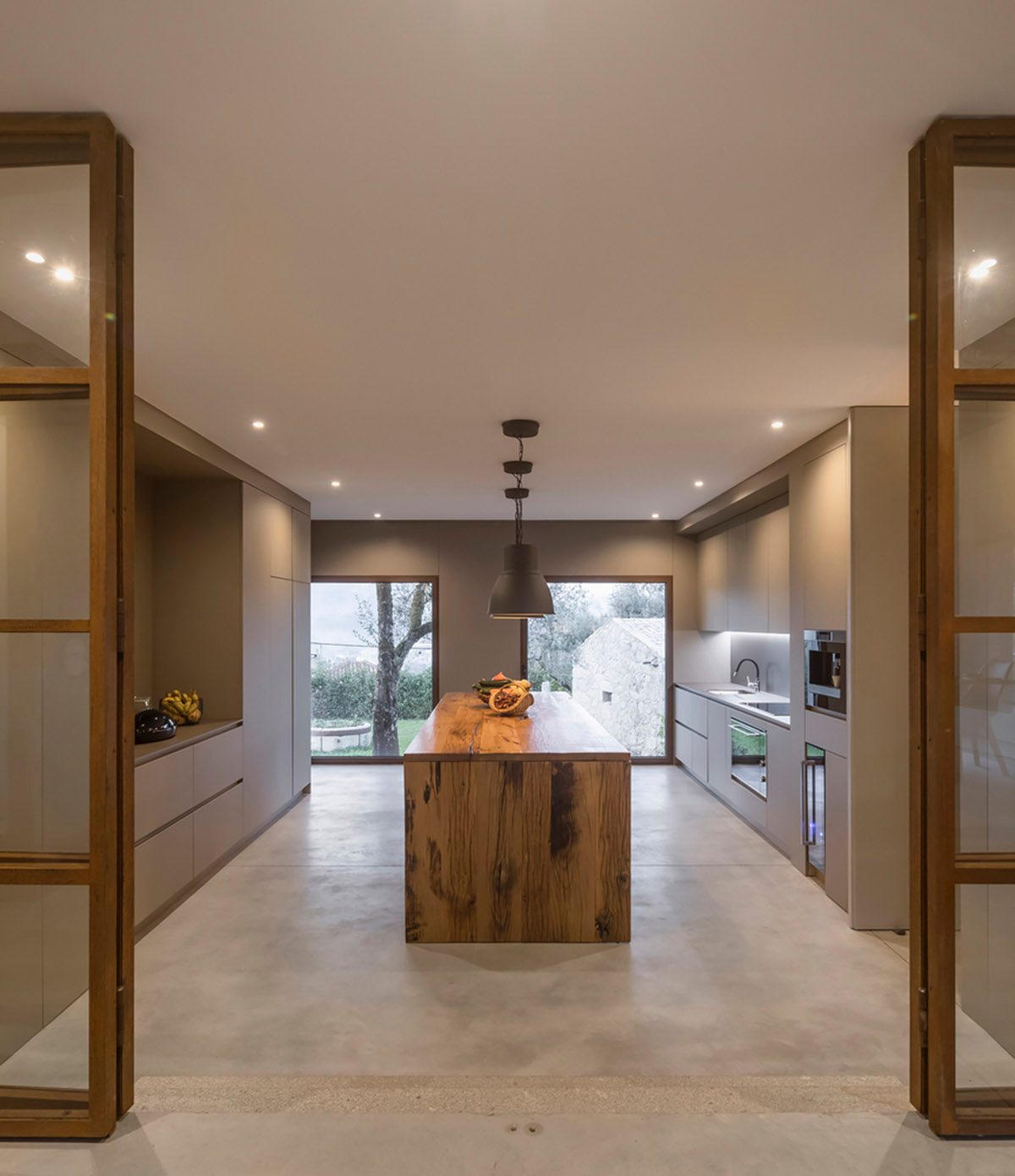 Concrete house by Germano de Castro Pinheiro Arquitectos creates pure balance between old and new