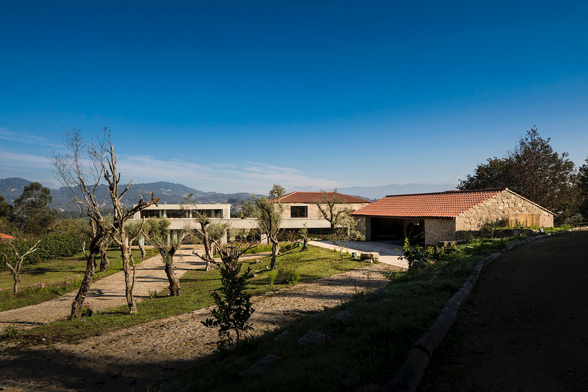 Concrete house by Germano de Castro Pinheiro Arquitectos creates pure balance between old and new
