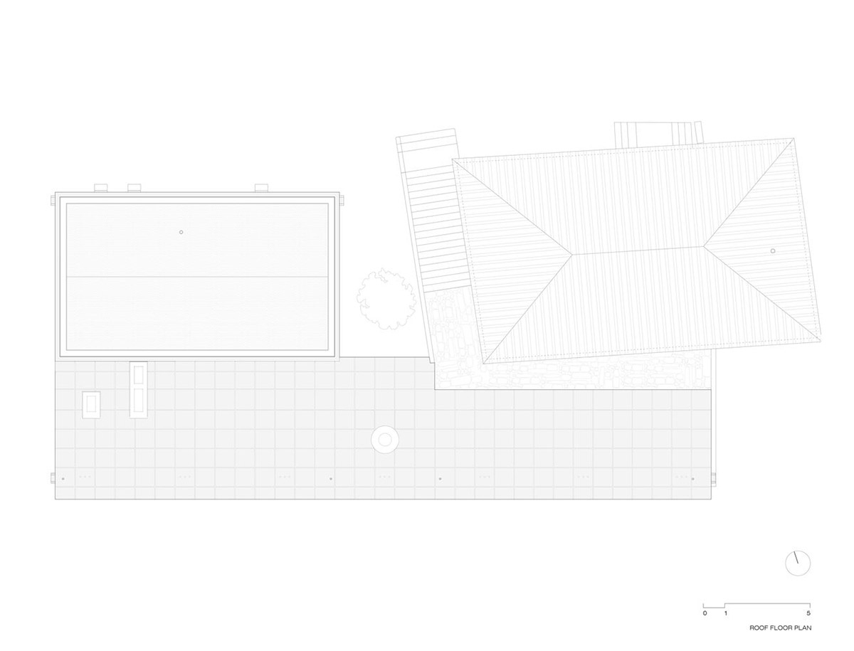 Concrete house by Germano de Castro Pinheiro Arquitectos creates pure balance between old and new