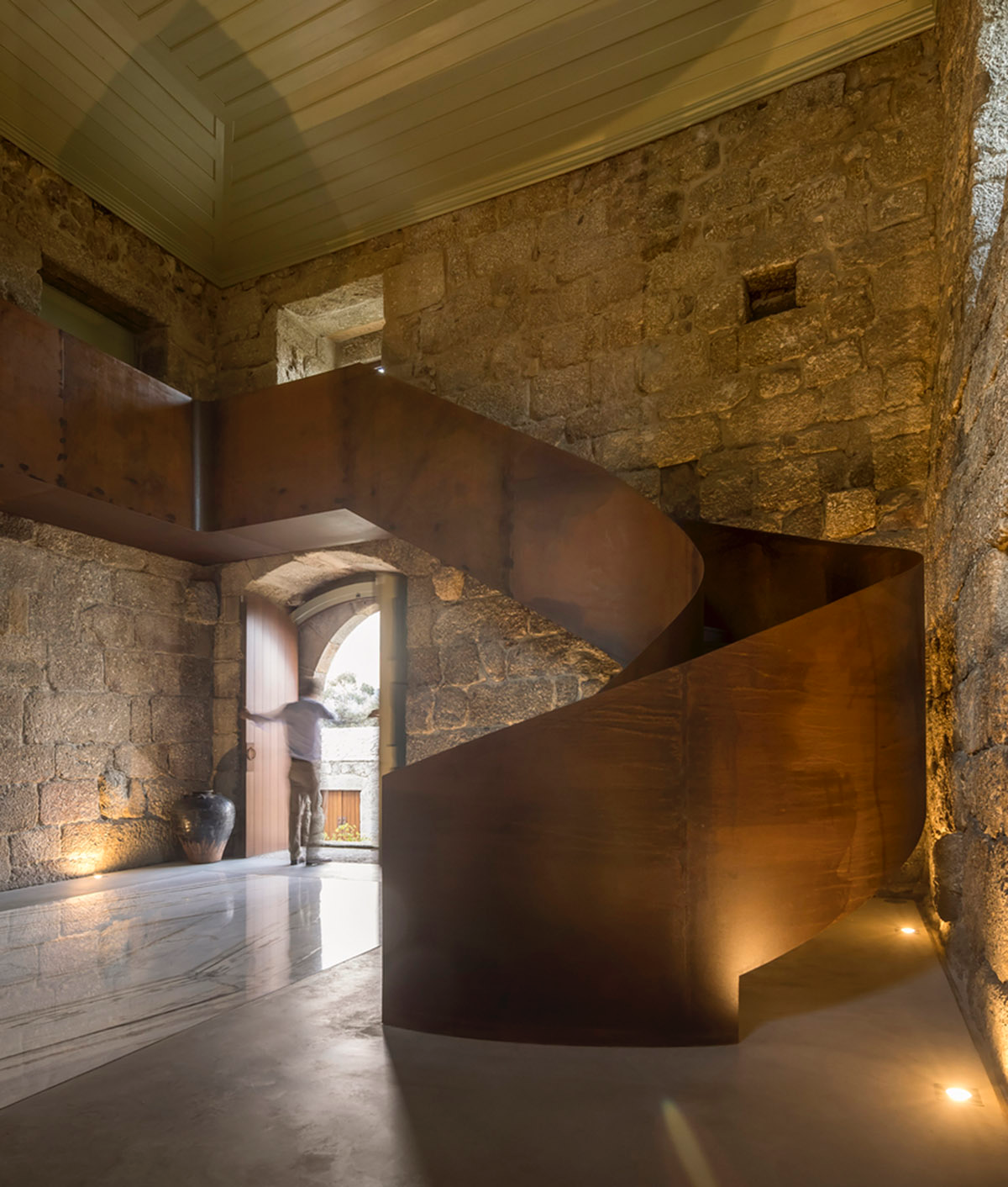 Concrete house by Germano de Castro Pinheiro Arquitectos creates pure balance between old and new