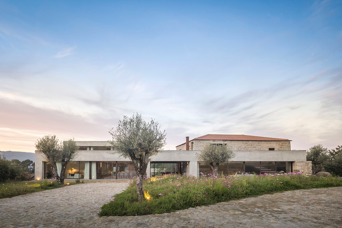 Concrete house by Germano de Castro Pinheiro Arquitectos creates pure balance between old and new