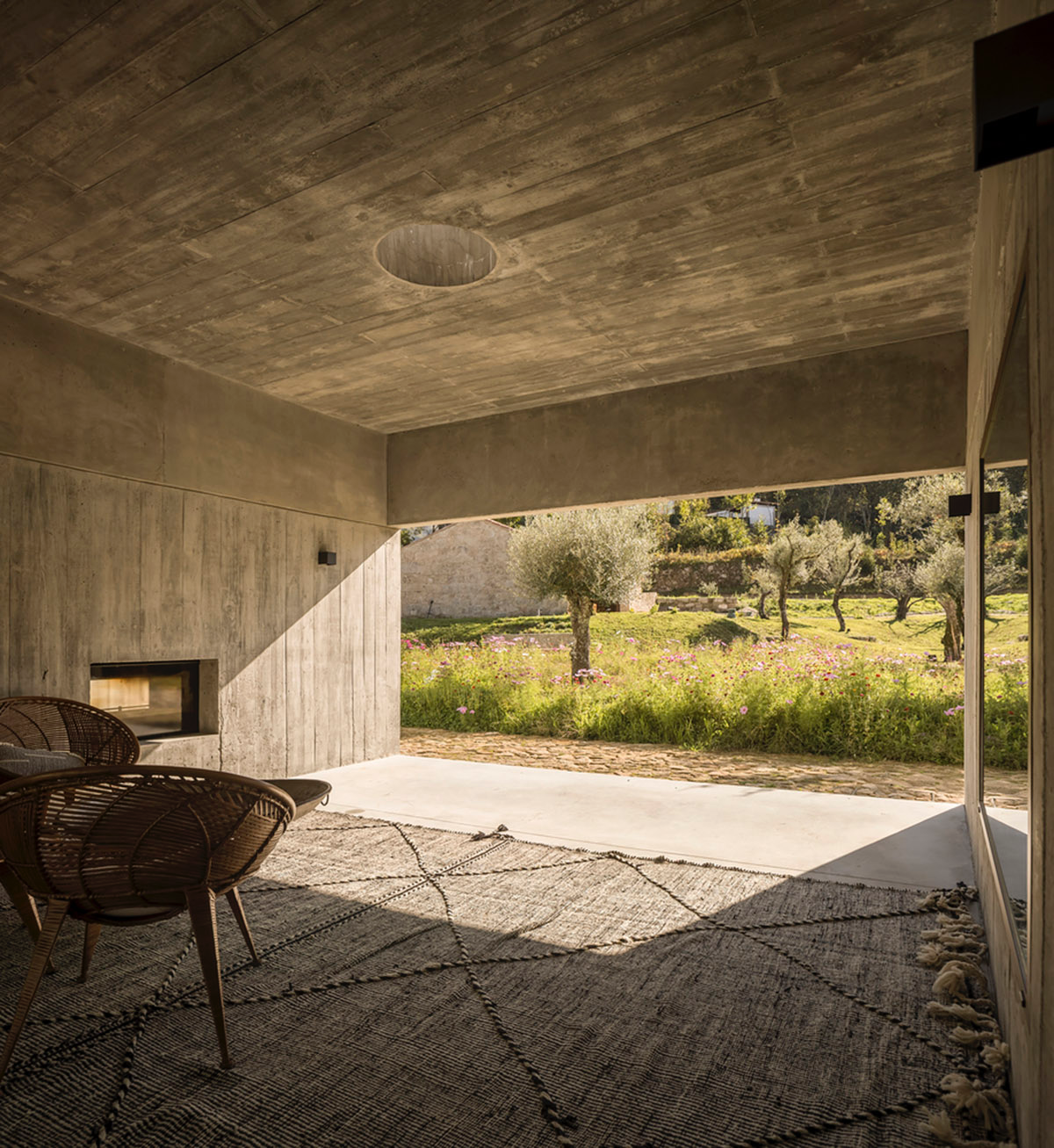 Concrete house by Germano de Castro Pinheiro Arquitectos creates pure balance between old and new