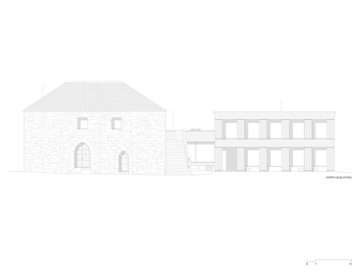 Concrete house by Germano de Castro Pinheiro Arquitectos creates pure balance between old and new