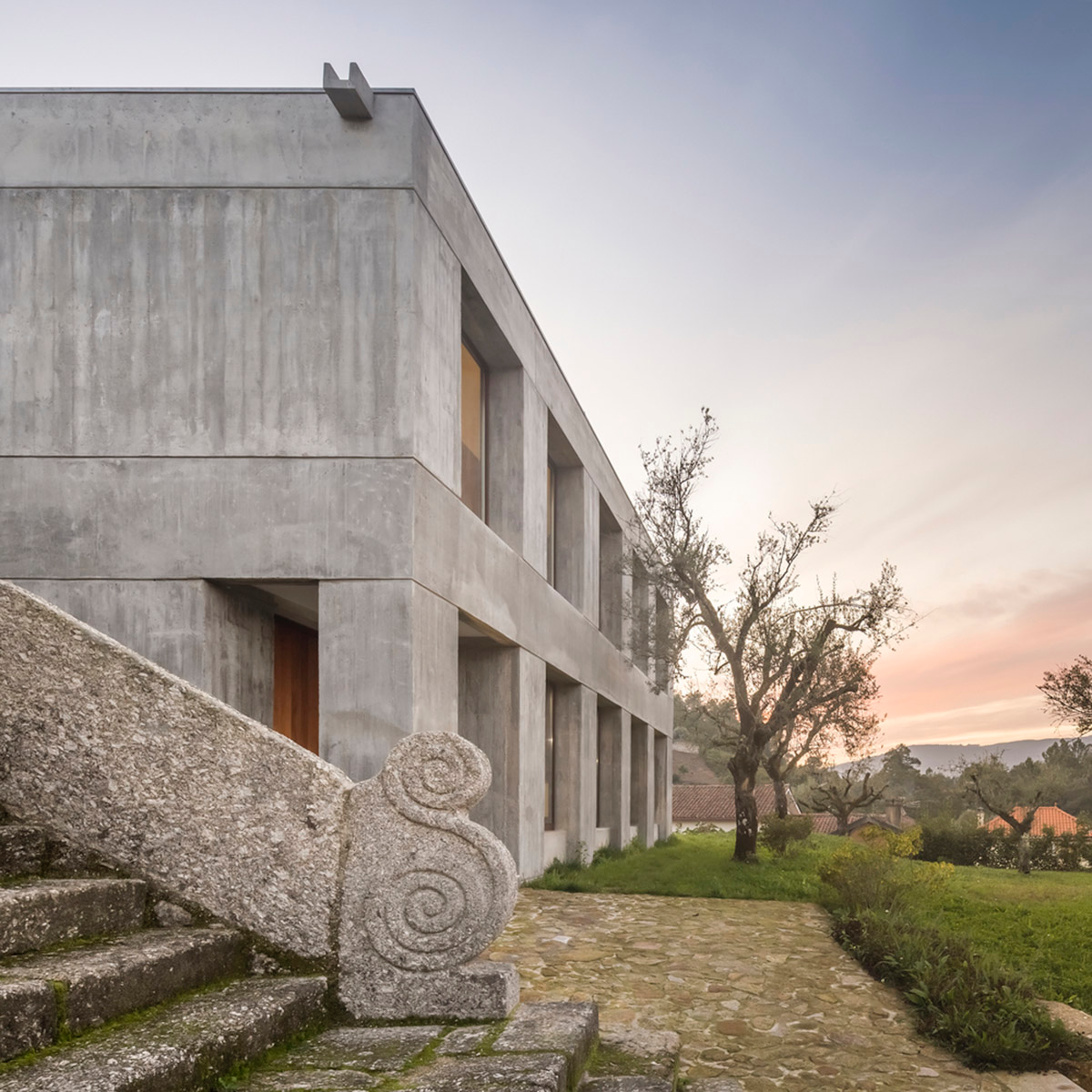 Concrete house by Germano de Castro Pinheiro Arquitectos creates pure balance between old and new