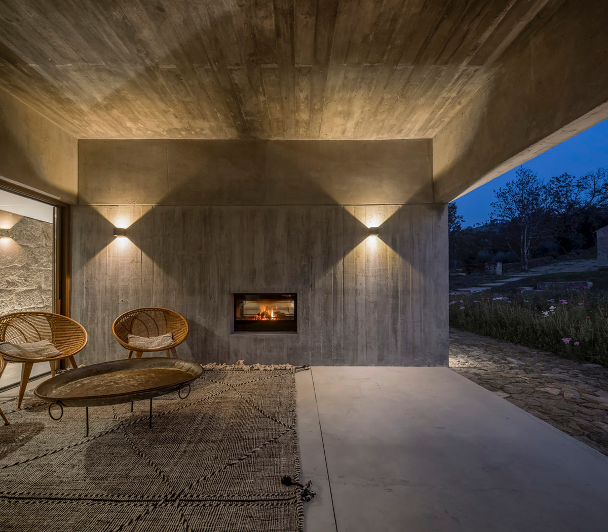 Concrete house by Germano de Castro Pinheiro Arquitectos creates pure balance between old and new