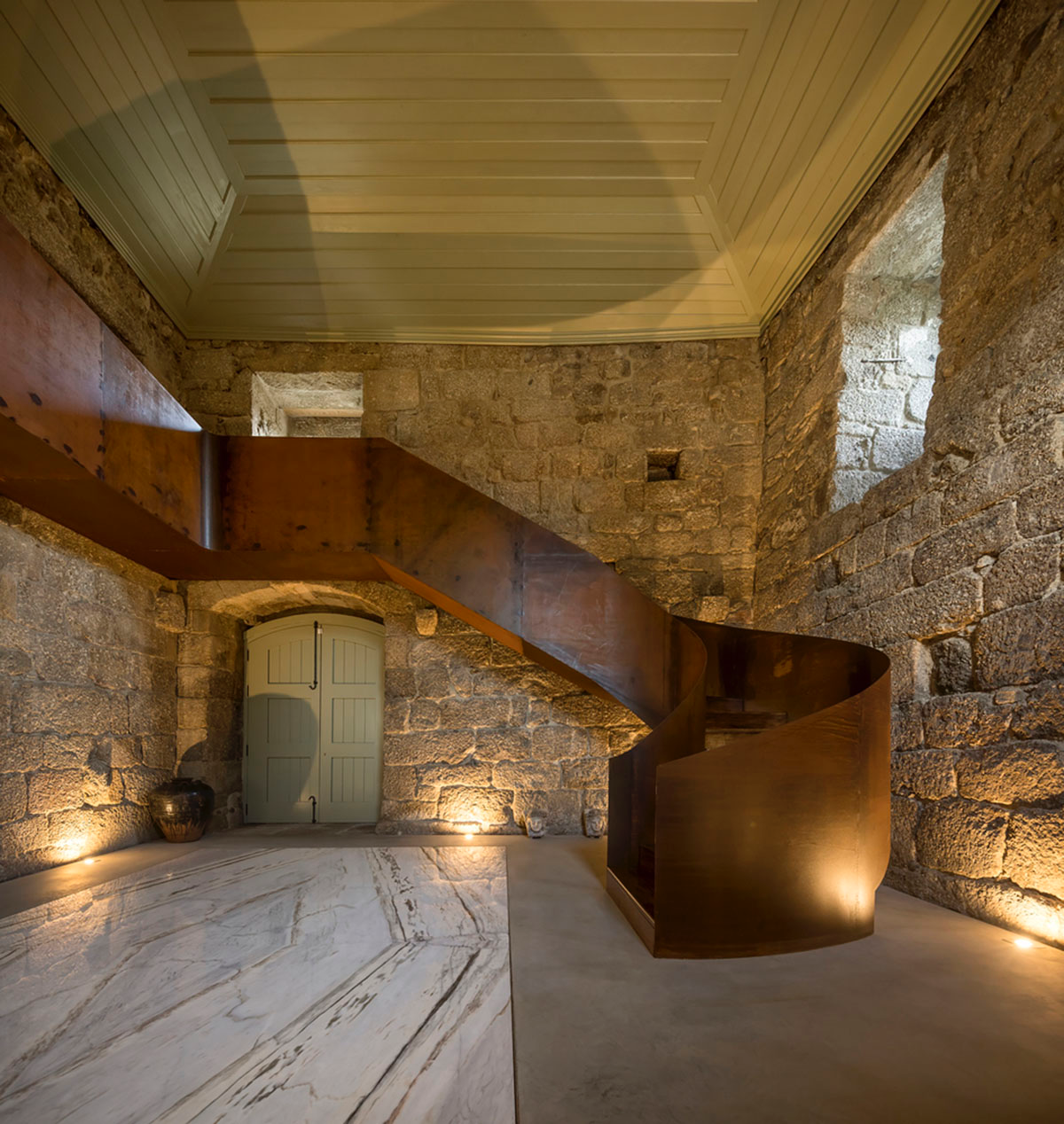 Concrete house by Germano de Castro Pinheiro Arquitectos creates pure balance between old and new