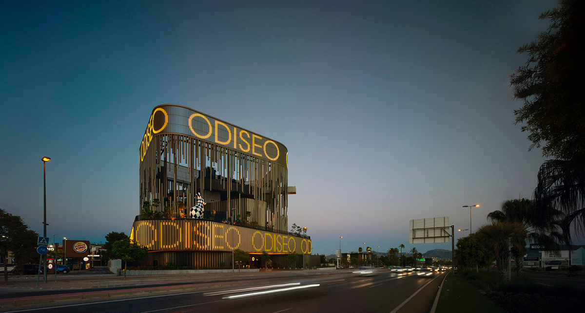 Leisure complex by Clavel Arquitectos features 22-metre cantilevered pool on each side in Spain
