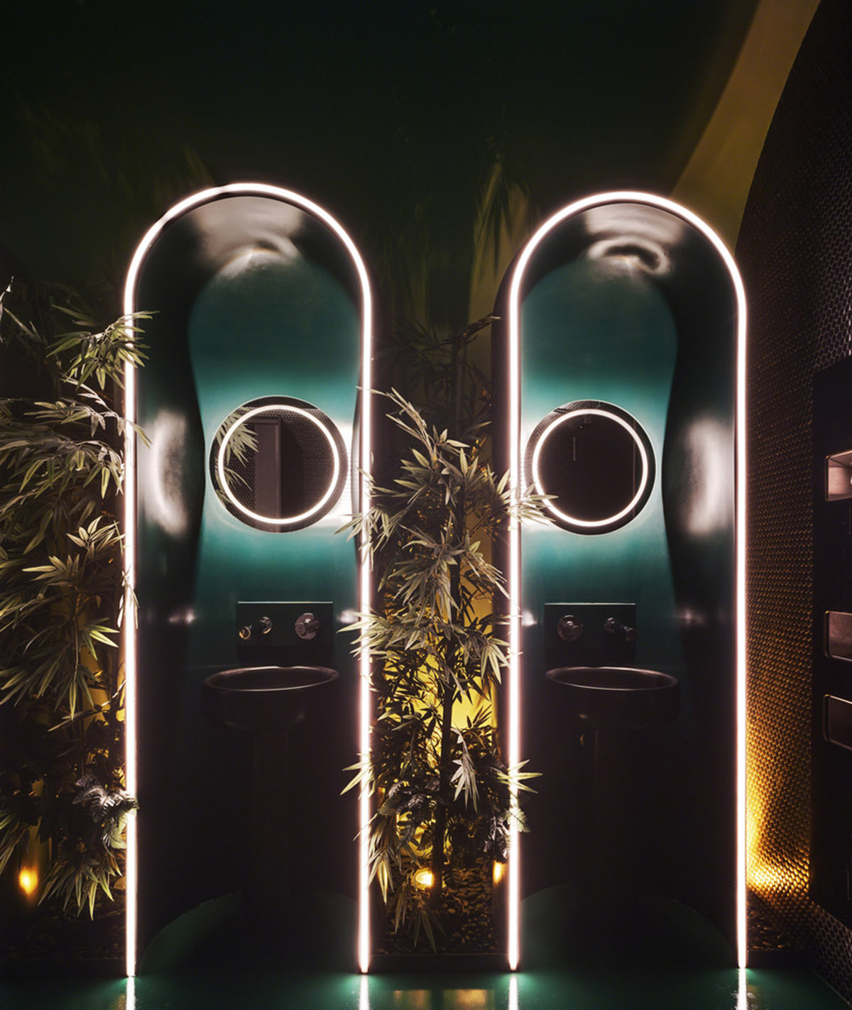 Leisure complex by Clavel Arquitectos features 22-metre cantilevered pool on each side in Spain