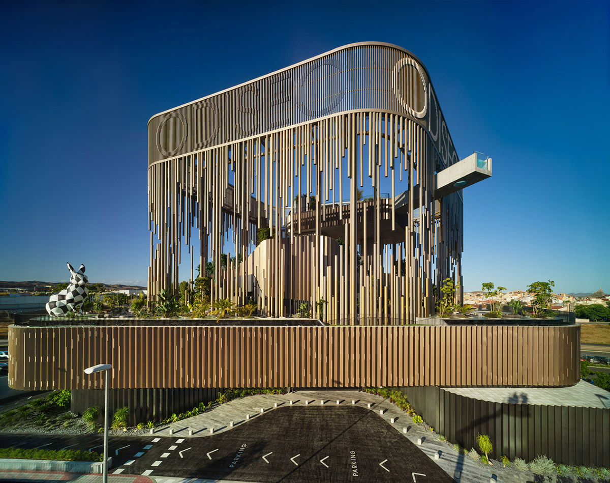 Leisure complex by Clavel Arquitectos features 22-metre cantilevered pool on each side in Spain