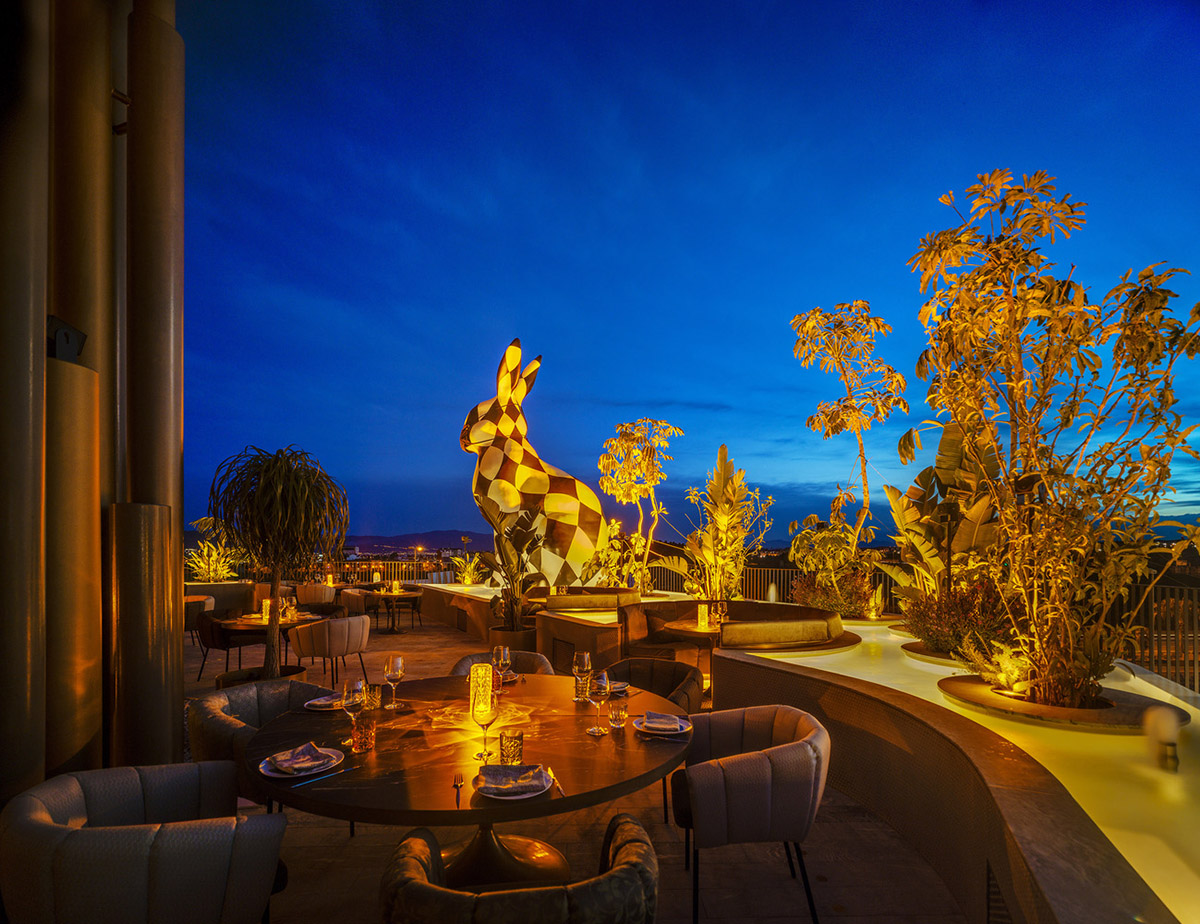 Leisure complex by Clavel Arquitectos features 22-metre cantilevered pool on each side in Spain