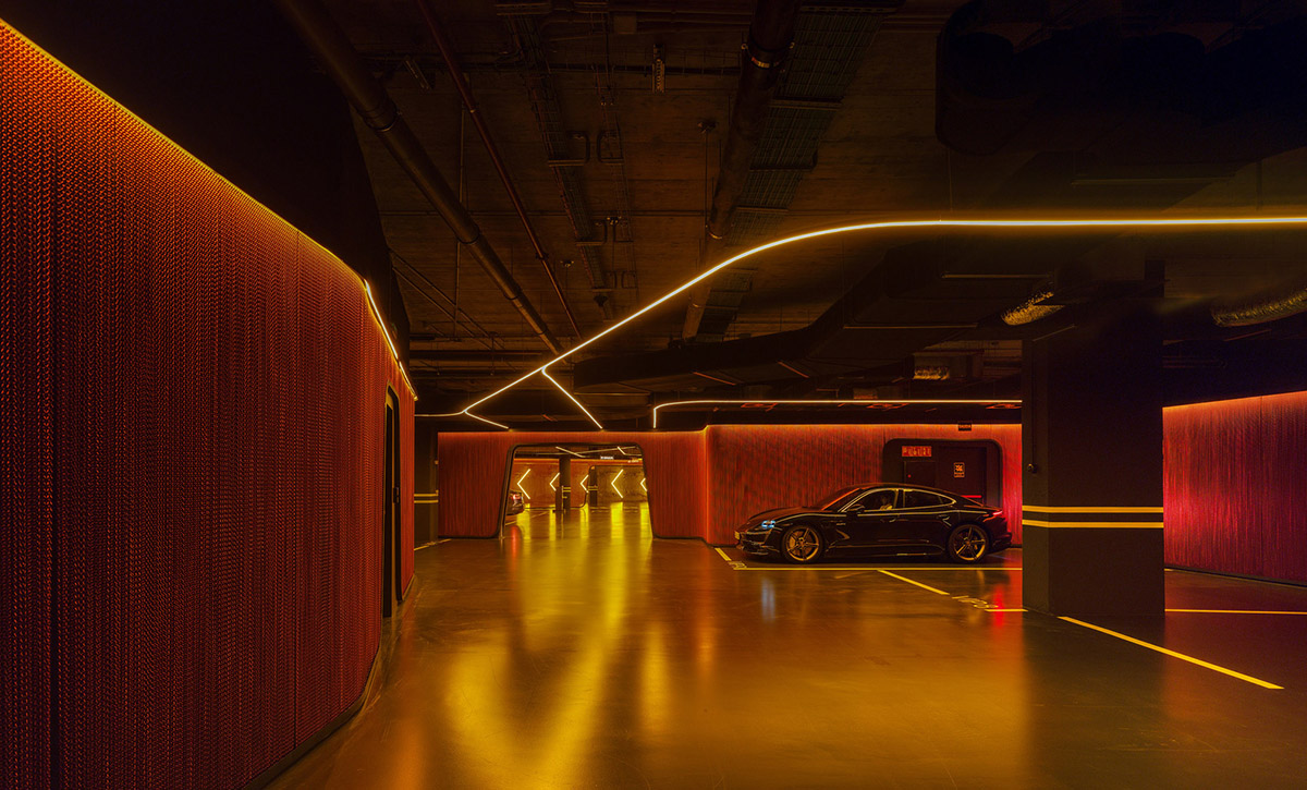 Leisure complex by Clavel Arquitectos features 22-metre cantilevered pool on each side in Spain