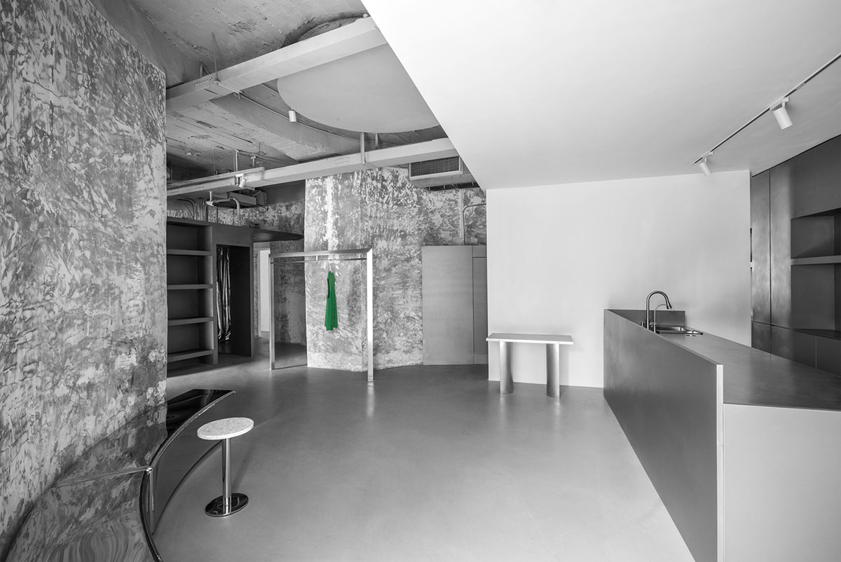 JIANGJIE DESIGN converts cylindrical cement plant into a fashion store in Hangzhou