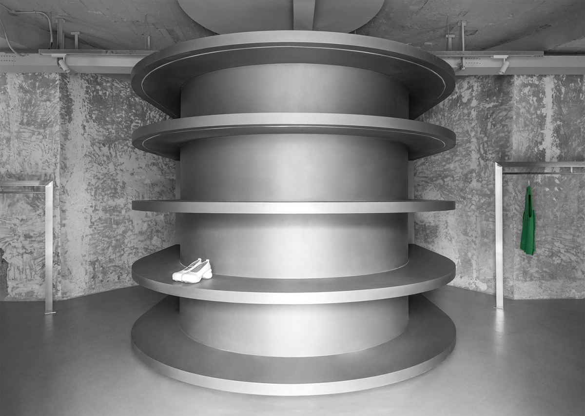 JIANGJIE DESIGN converts cylindrical cement plant into a fashion store in Hangzhou