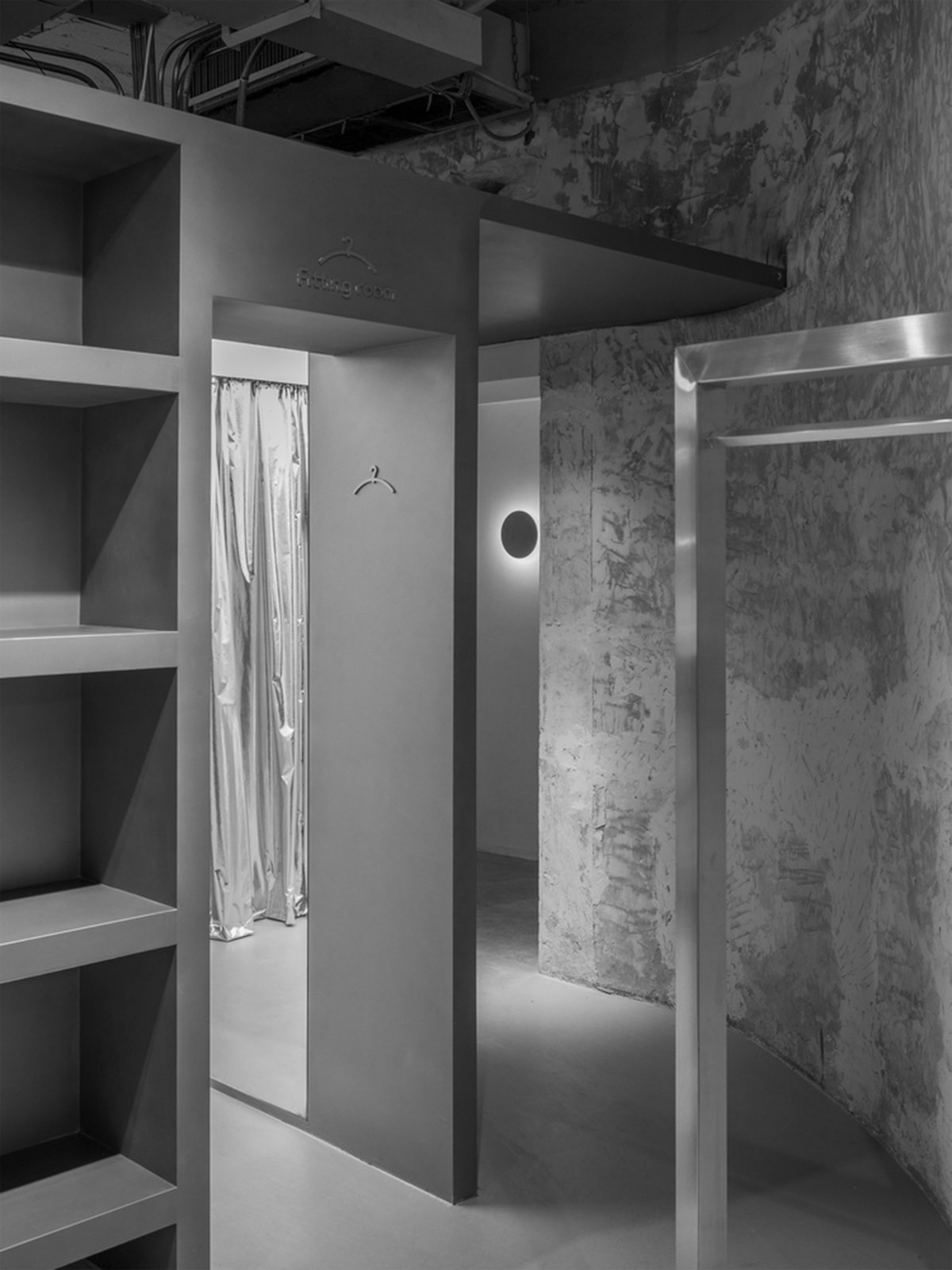 JIANGJIE DESIGN converts cylindrical cement plant into a fashion store in Hangzhou