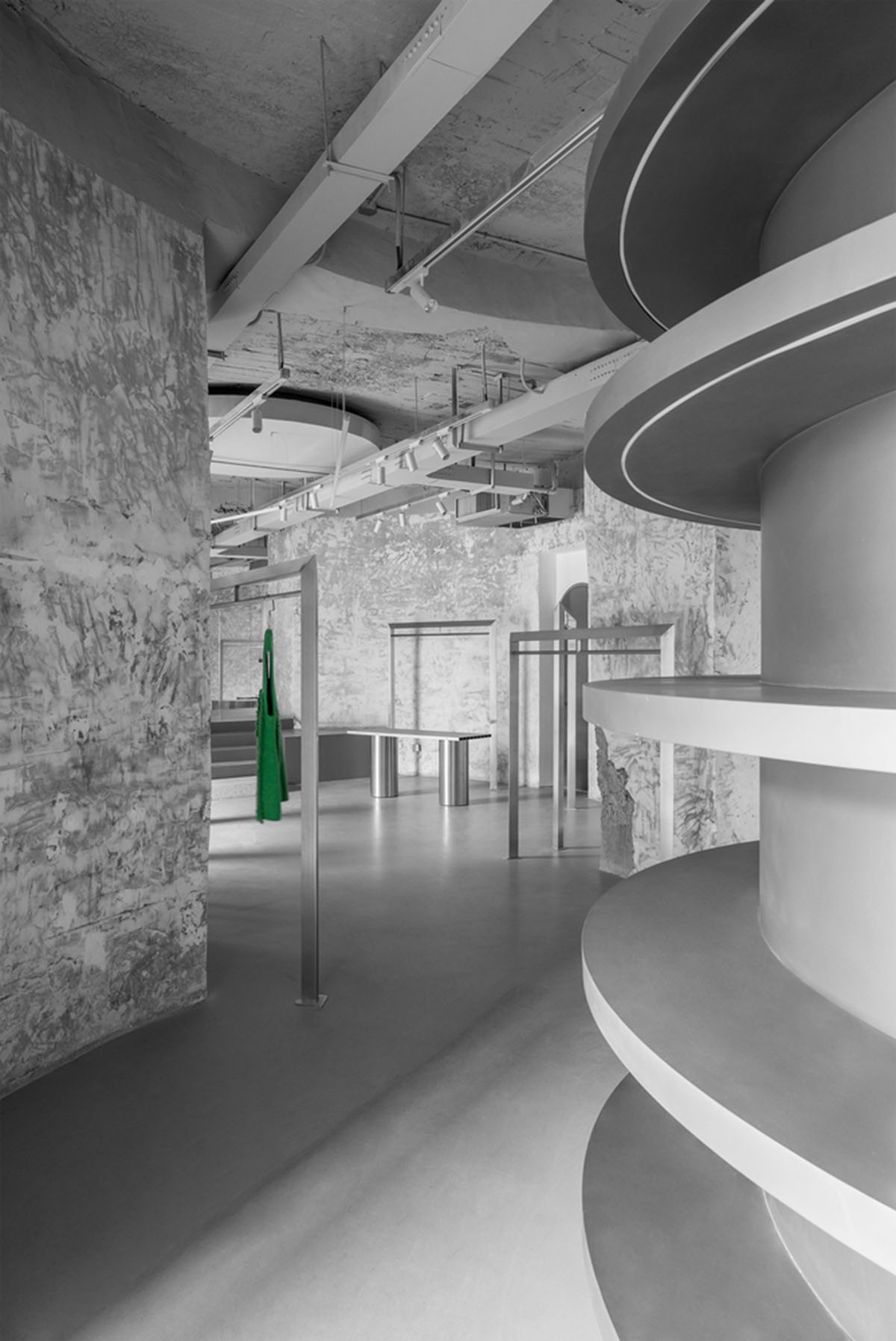 JIANGJIE DESIGN converts cylindrical cement plant into a fashion store in Hangzhou