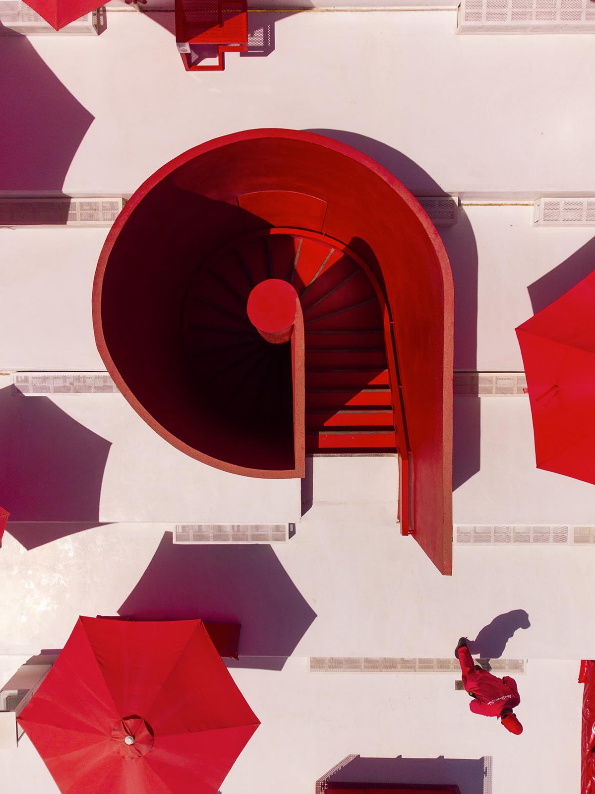 TAEP/AAP creates restaurant featuring a multifunctional grand canopy in Kuwait 