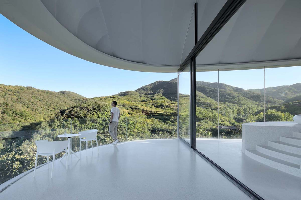 gad·line+ studio created could-like transparent and light reading space hovering in the mountains