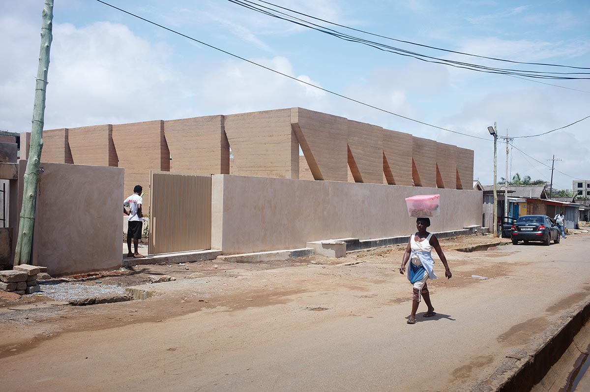 Backyard Community Club features triangular rammed earth system as a replicable prototype in Accra – World Architecture Community