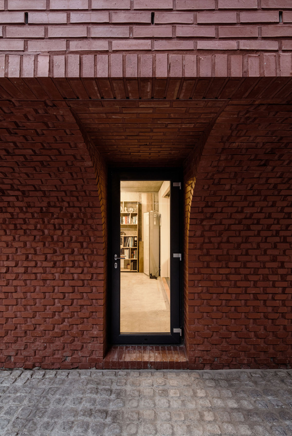 stpmj's New Five-Story House Adapts To A Narrow Plot With