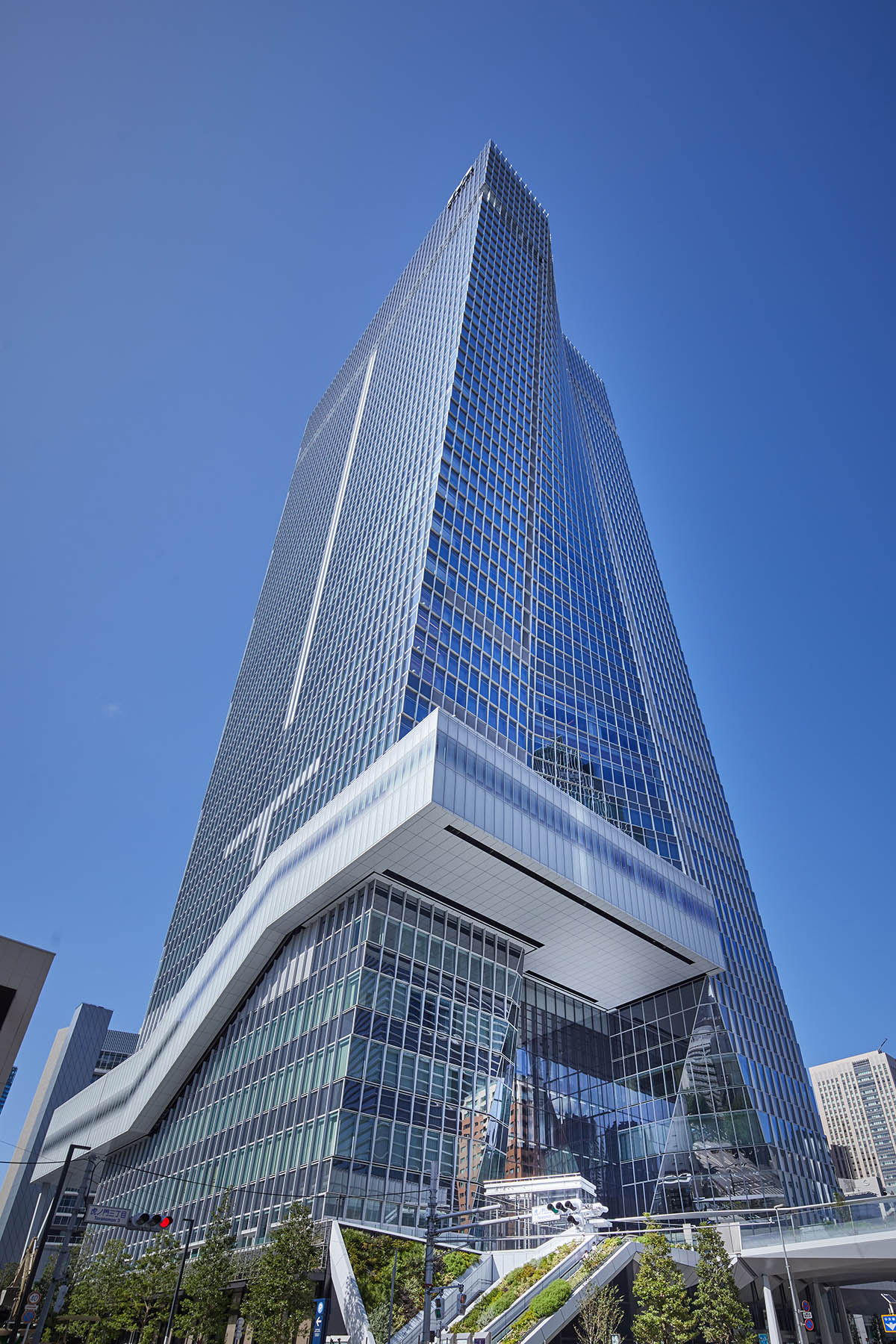 OMA completes its first project in Tokyo, Toranomon Hills Station Tower 