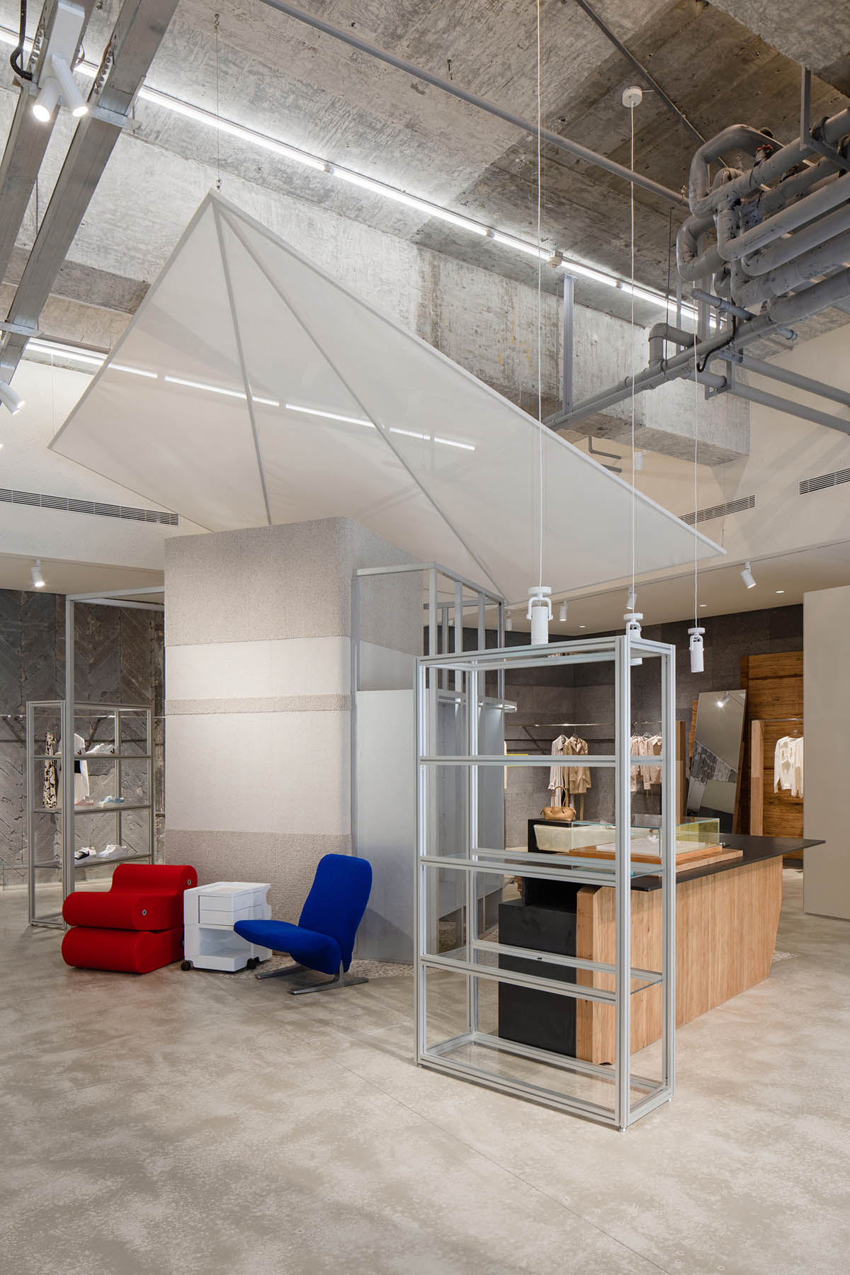 Sò Studio combines Live Artwork and Resident In for LOOKNOW Flagship Store in Shanghai 