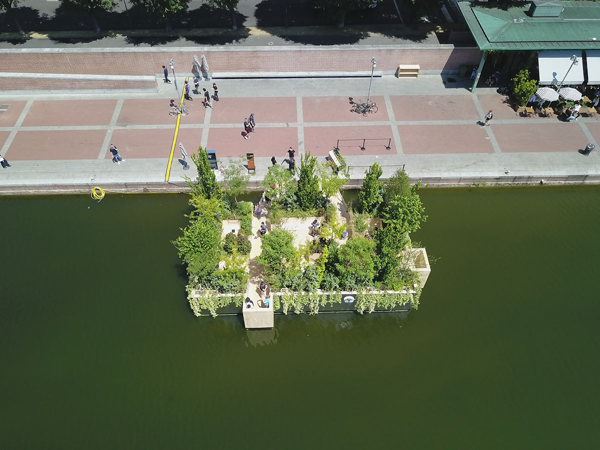 Stefano Boeri Interiors устанавливает мультисенсорный плавающий лес на Неделе дизайна в Милане 