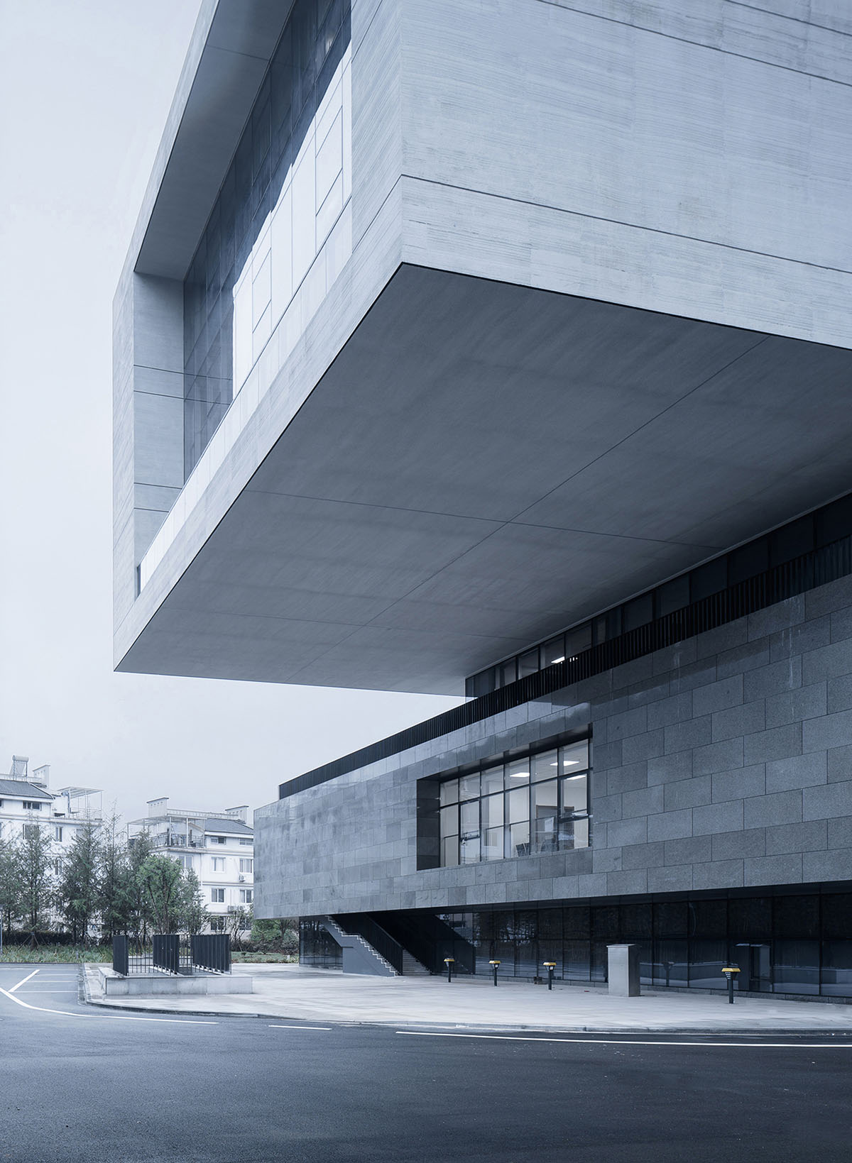UAD completes office building with shifted platforms in Zhejiang
