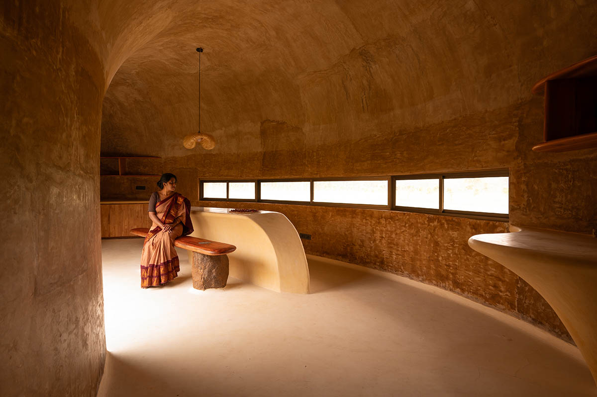 Cave-like farmhouse by Earthscape Studio provokes 