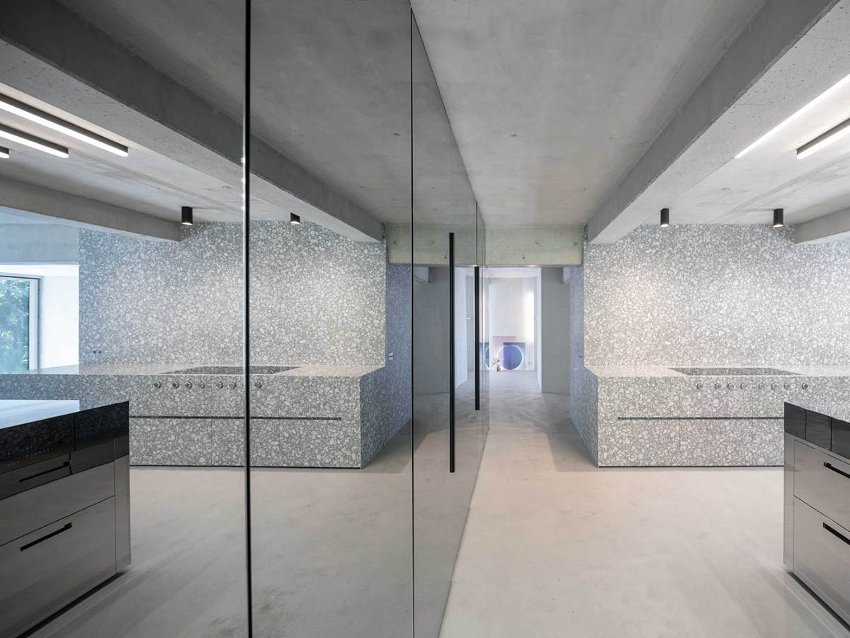 J. Mayer H completes 