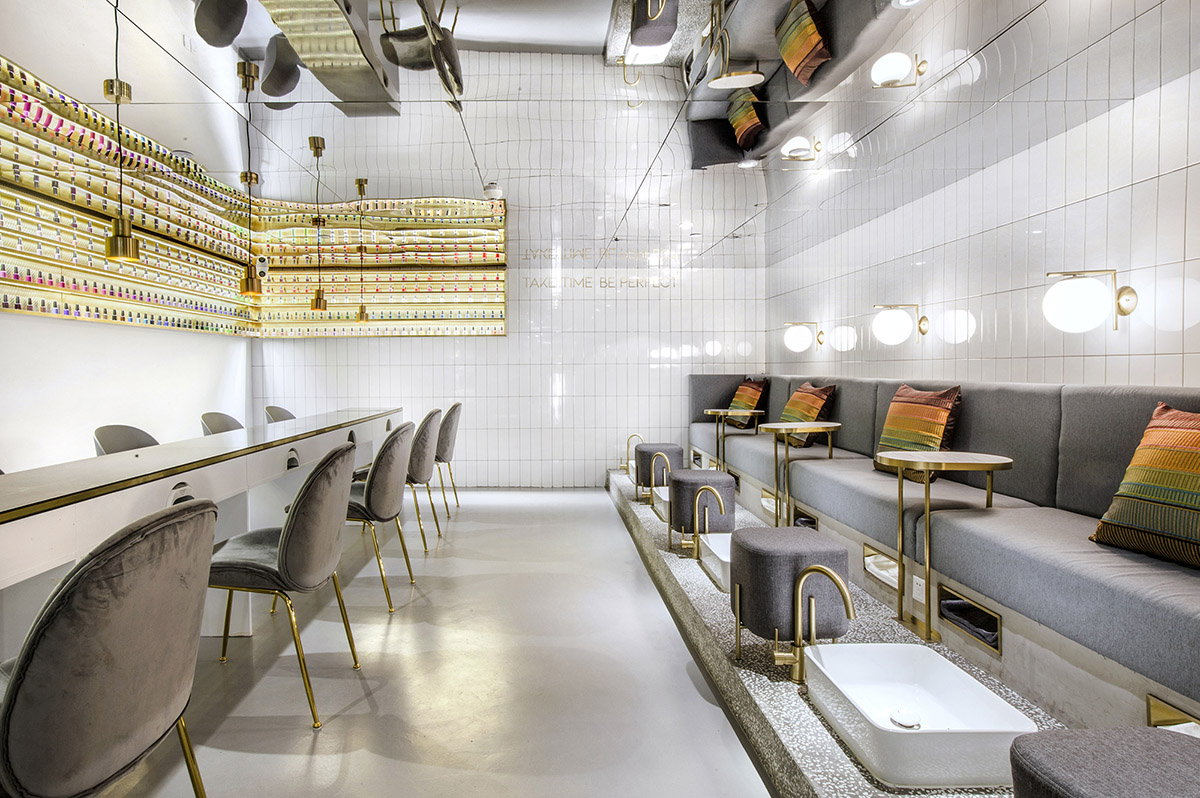 Towodesign uses metallic colors and golden pieces to create a retro atmosphere for this health store