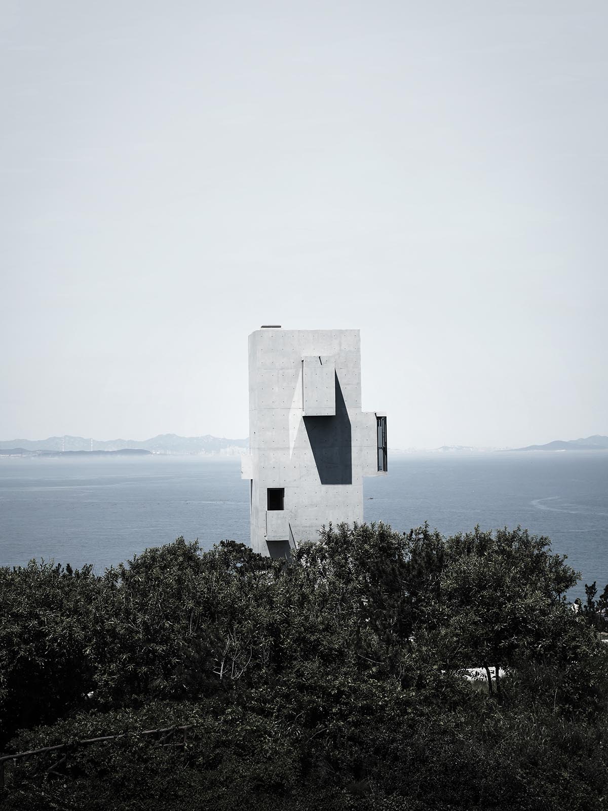 TAO built concrete cafe on a cliff as an extension of the land in China