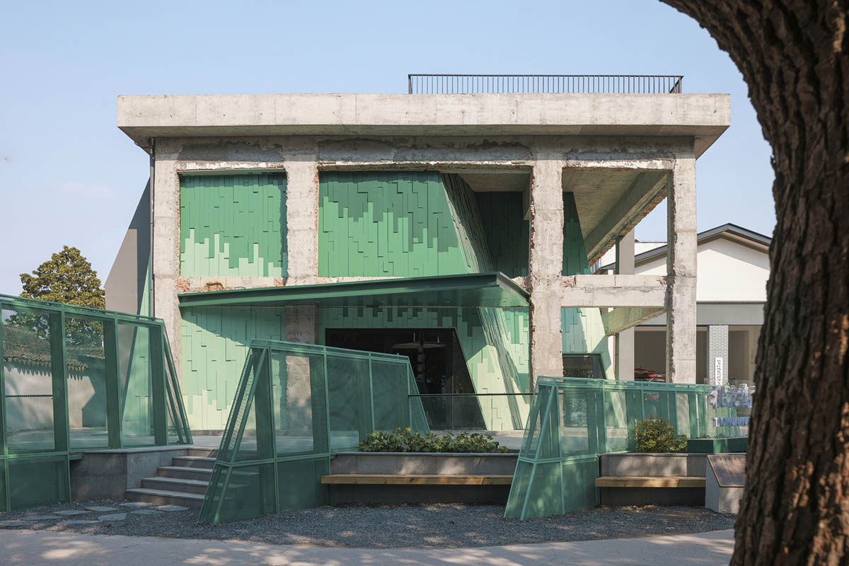 Wutopia Lab transforms former silk weaving factory into a theater in Suzhou, China 