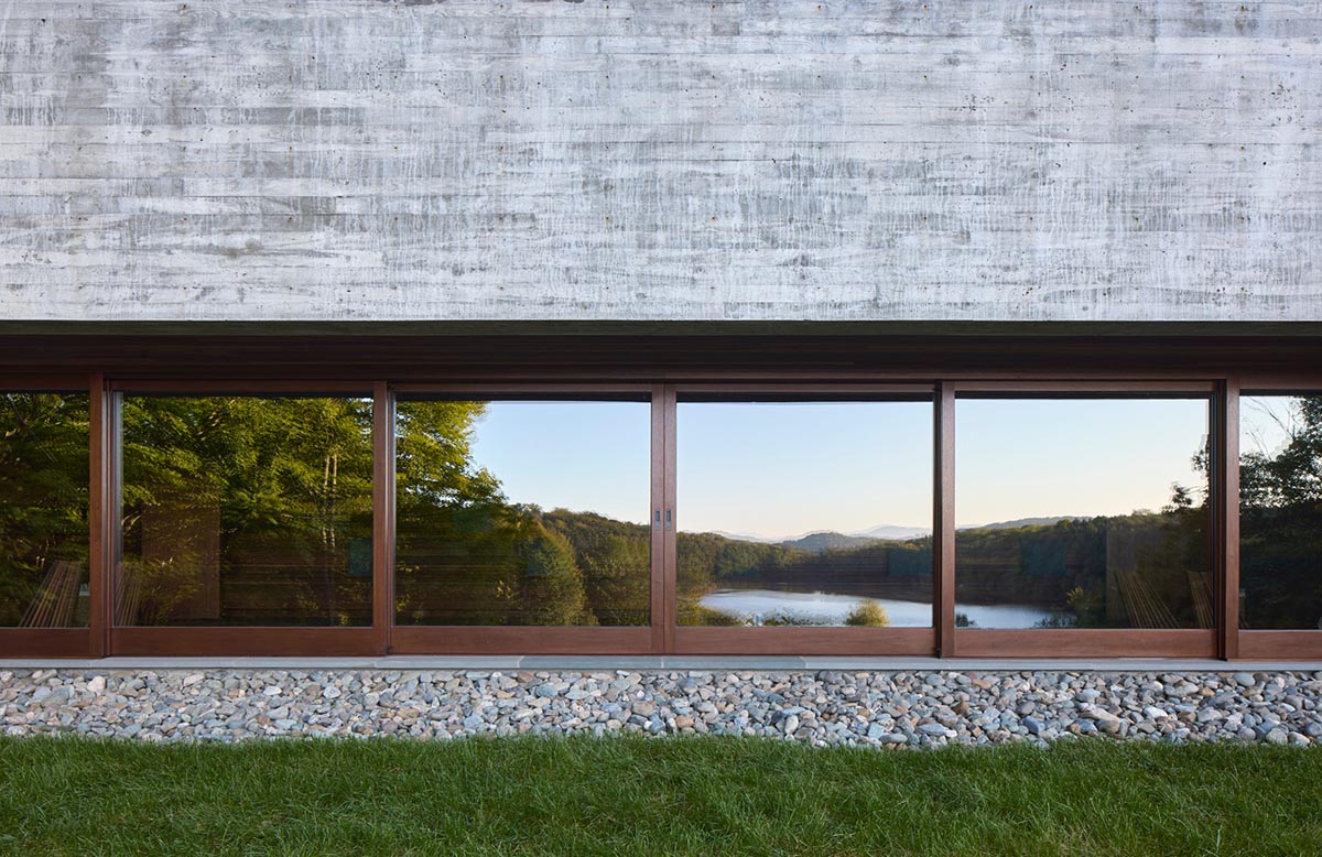 MacKay-Lyons Sweetapple Architects expands a concrete spa and thermal reserve in Quebec