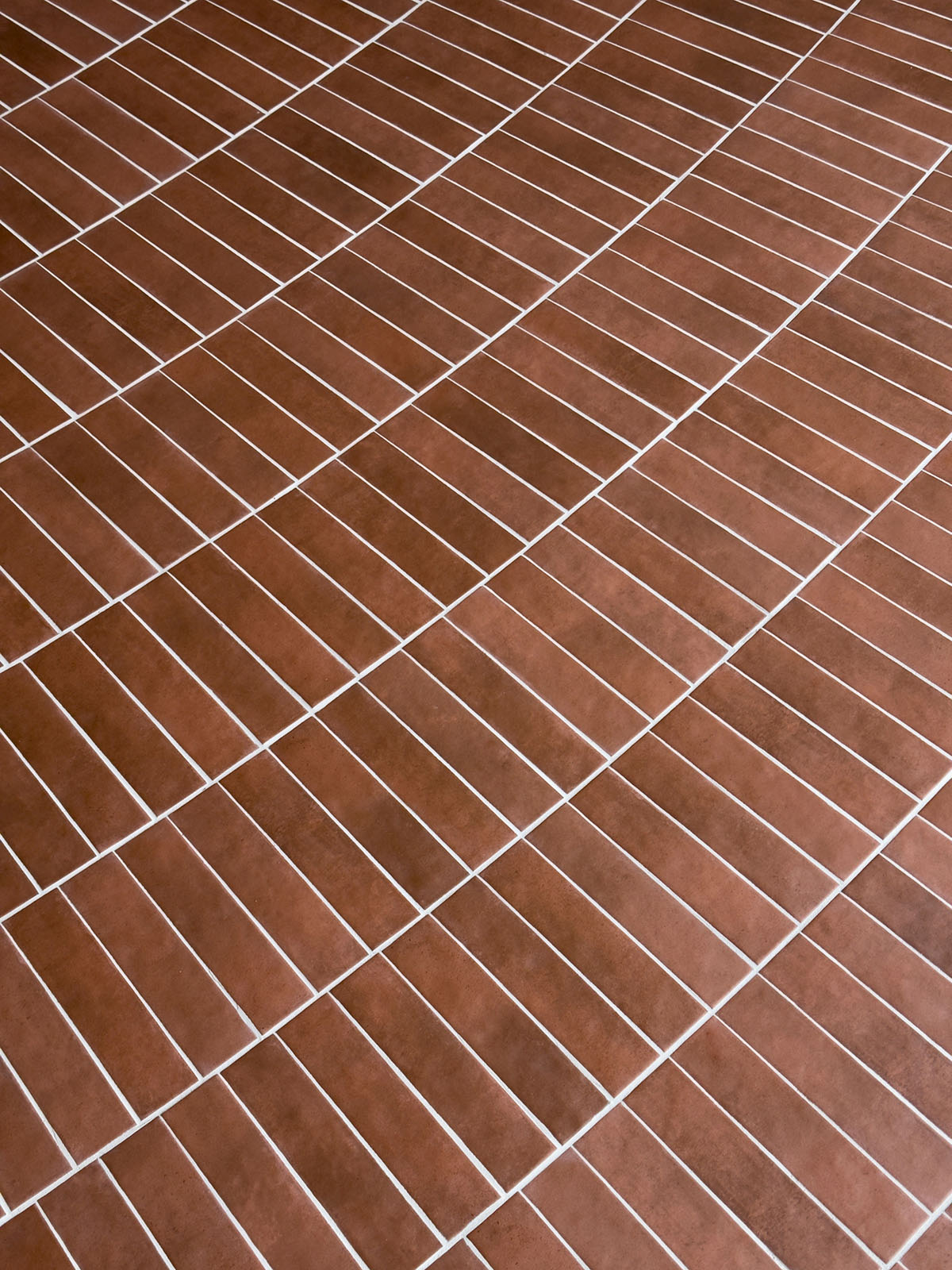 Odami enriches the interiors of a beauty shop with rounded, bevelled details, and pinkish hues