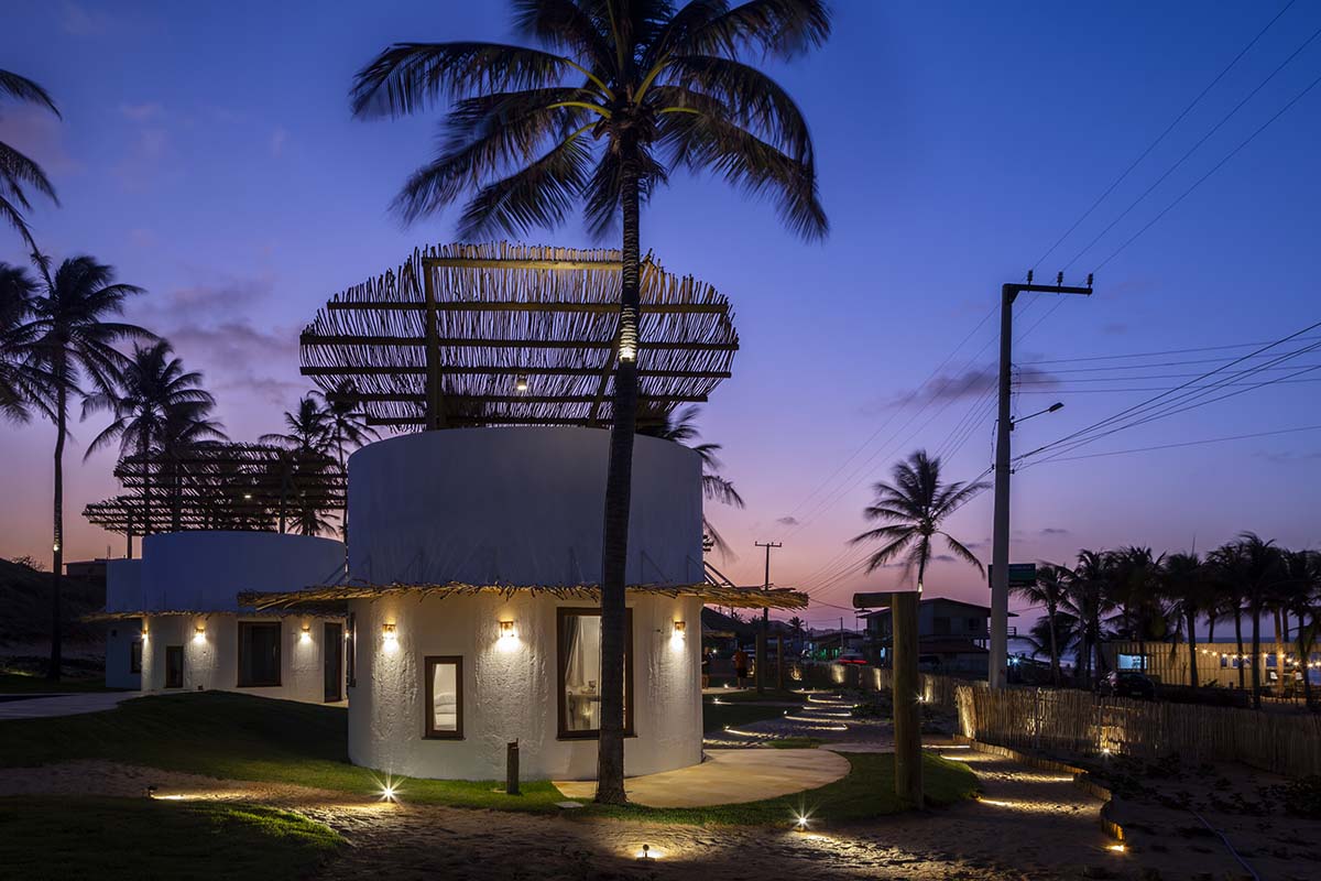 Lins Arquitetos Associados built village comprised of circular chalets overlooking coconut groves 