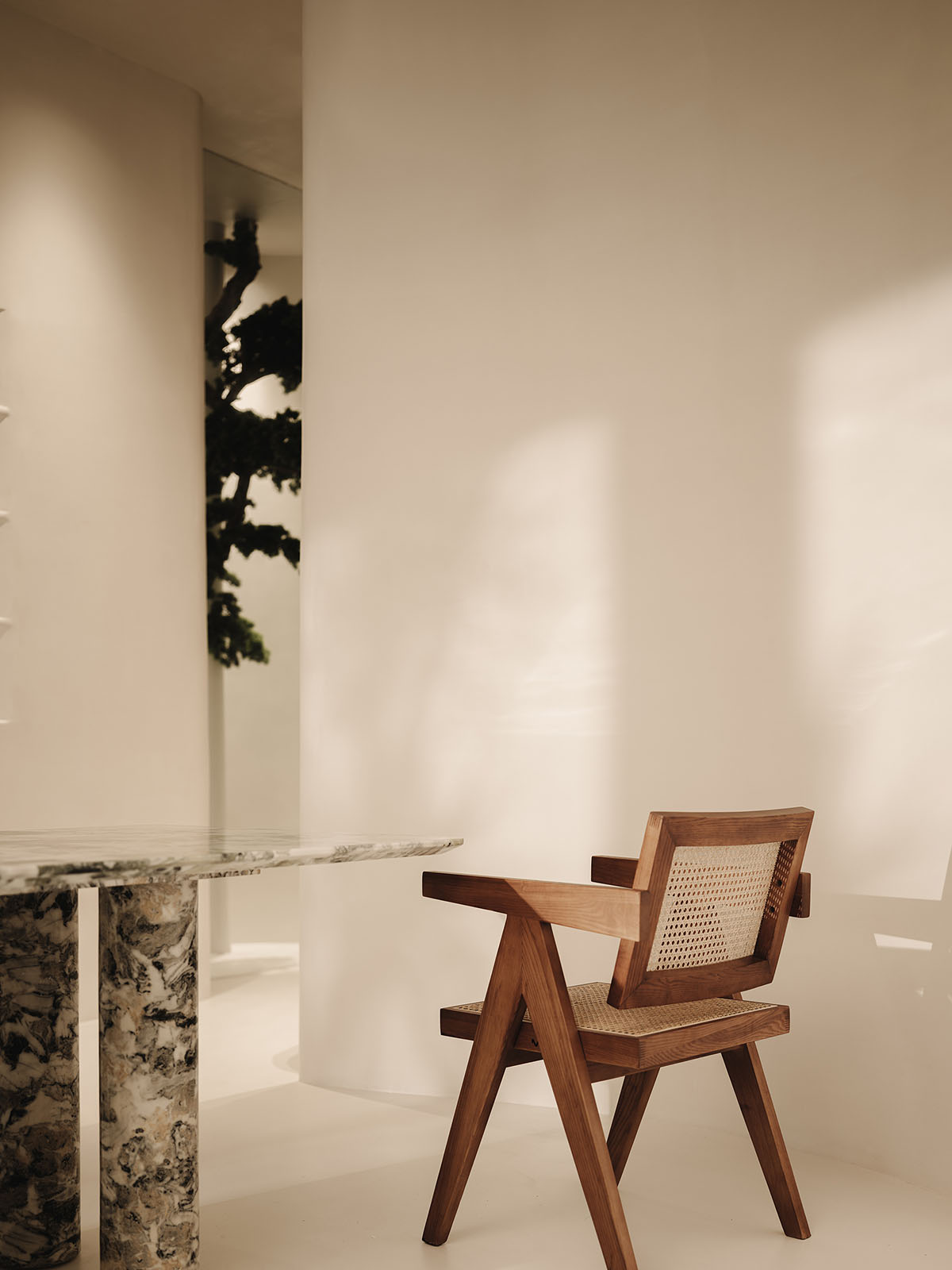 Undulating and smooth walls form this retail store by Panda NANA in Jinan, China