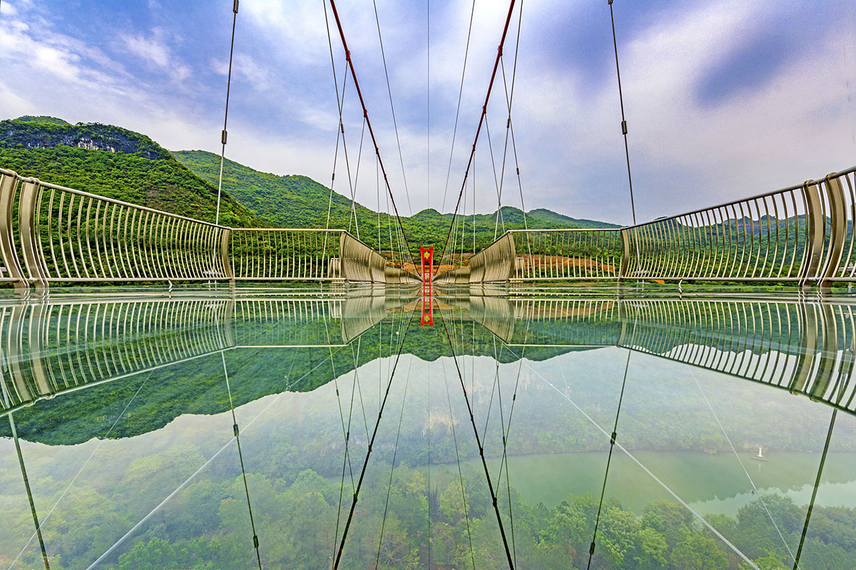 UAD completes world's longest suspension glass bridge in China