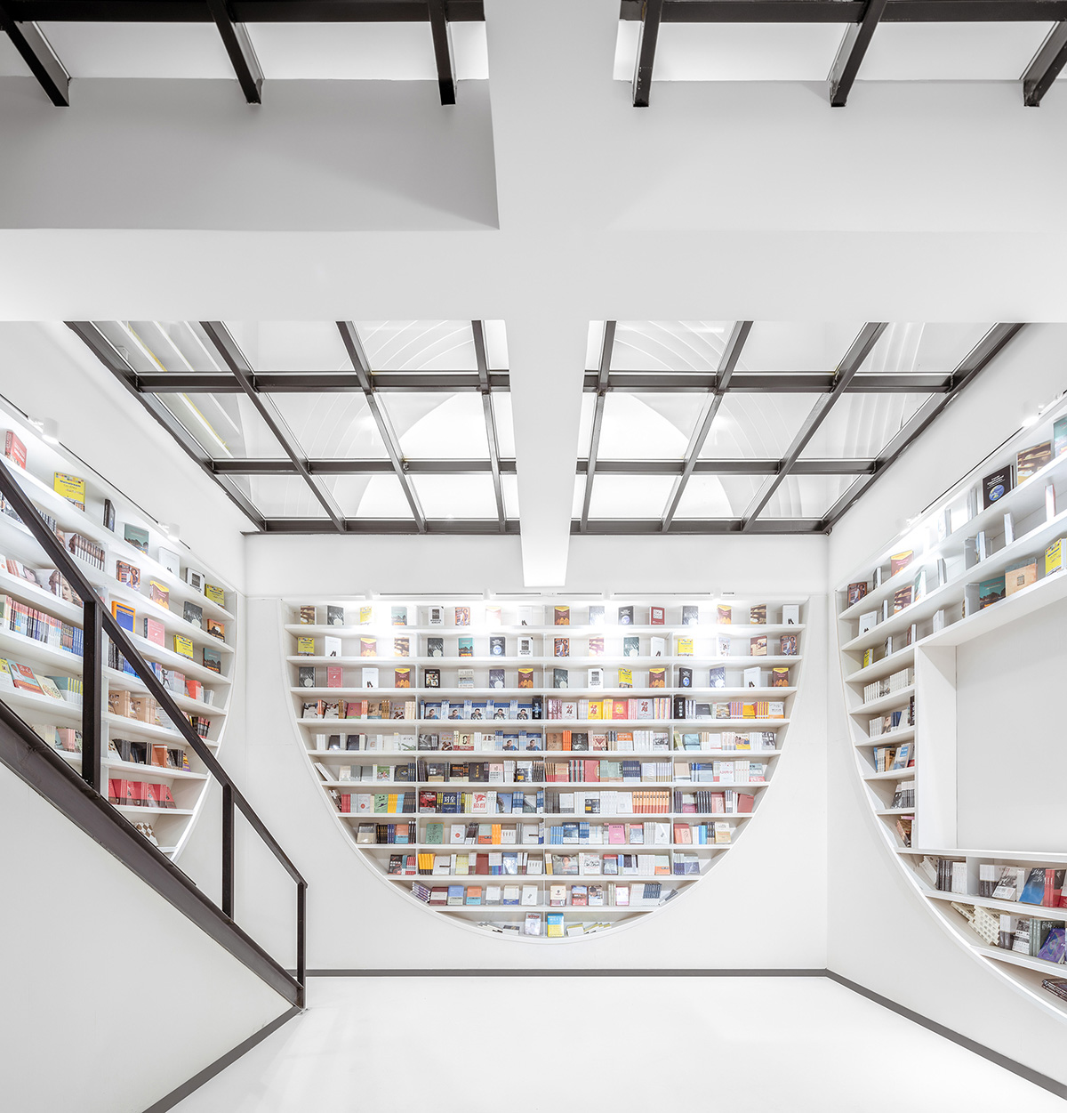 The First Zhongshu Bookstore in Xi'an, China by Wutopia Lab Performs a White Divine Comedy