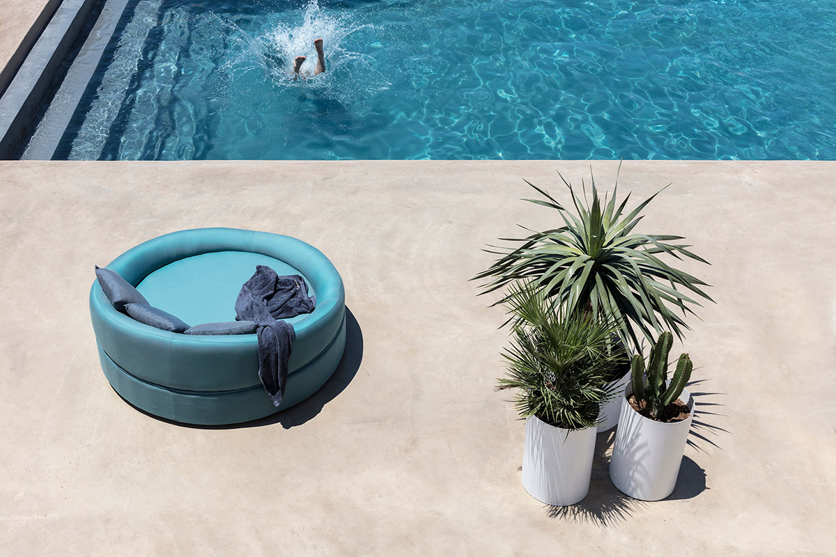 Kapsimalis Architects adds this summer villa featuring orthogonal lines to the Santorini Island