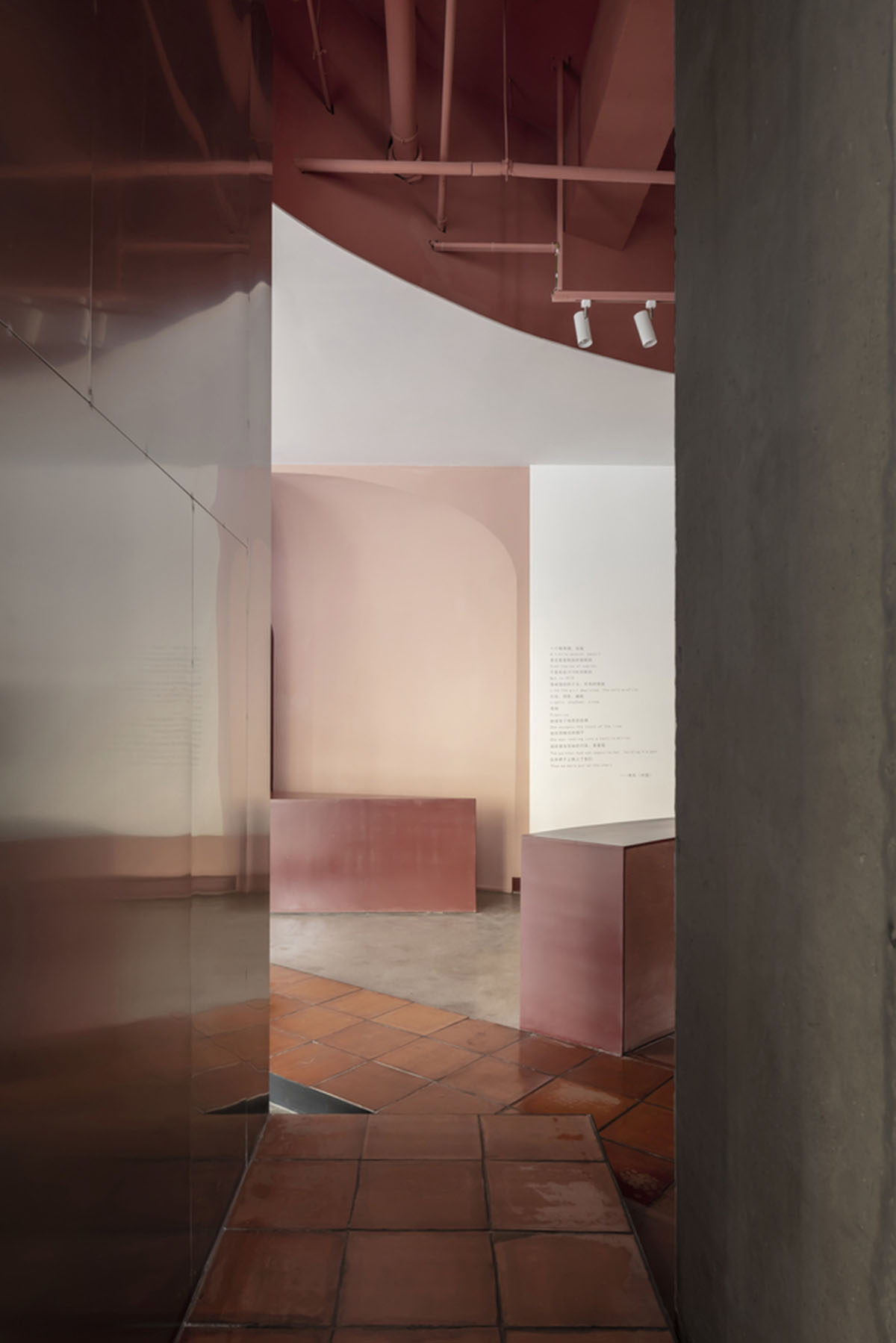 Boundary Space Design creates pinkish and romantic interior for fashion store in Xi'an