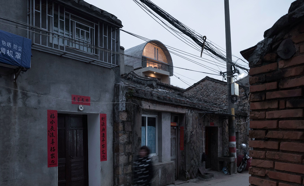 Vector Architects renovates Captain’s House with vaulted roof in China