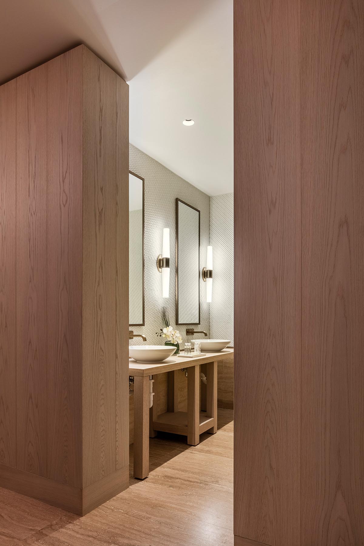 Antonio Citterio Patricia Viel built new condominium that features extruded horizontal terraces